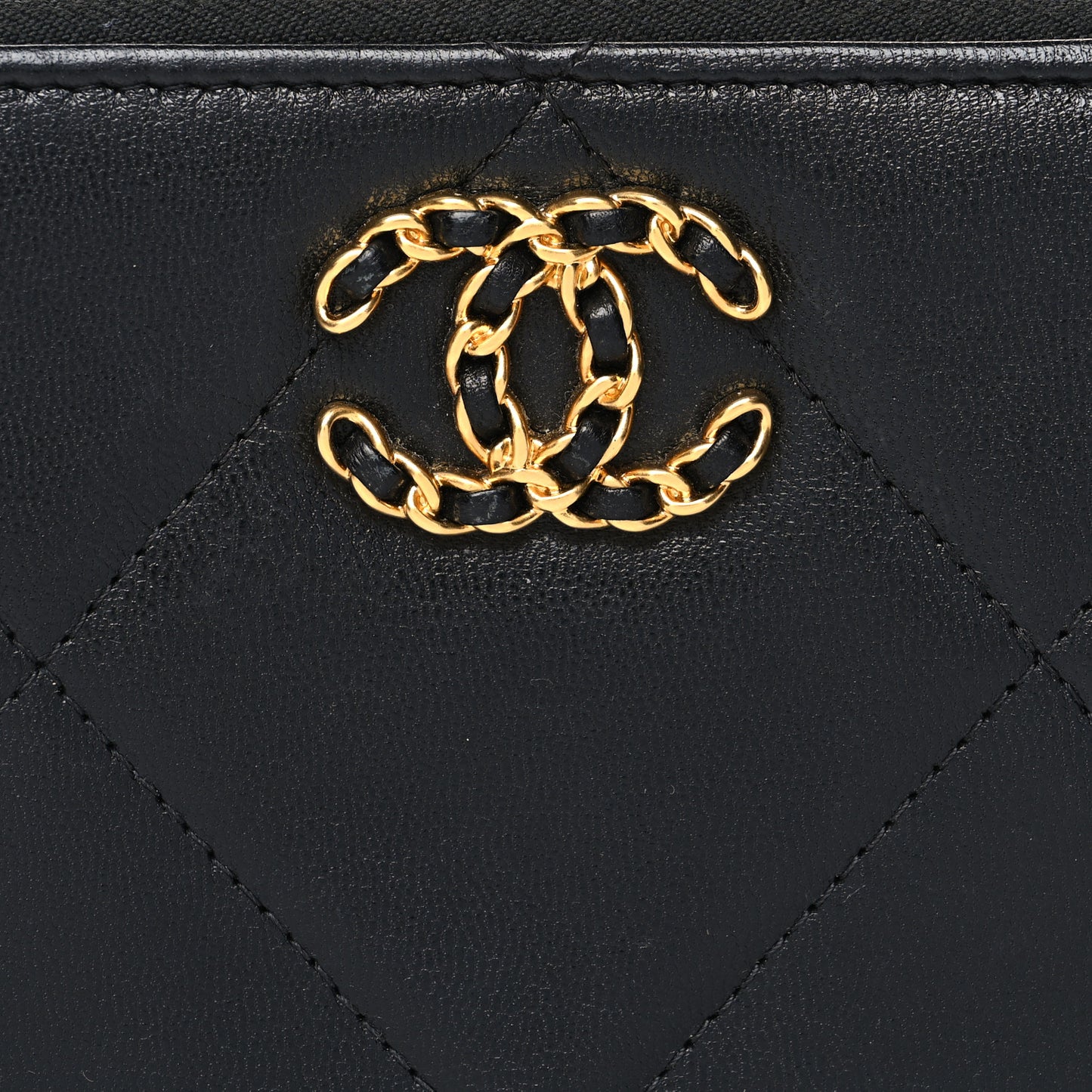 Lambskin Quilted 19 Zipped Wallet Black