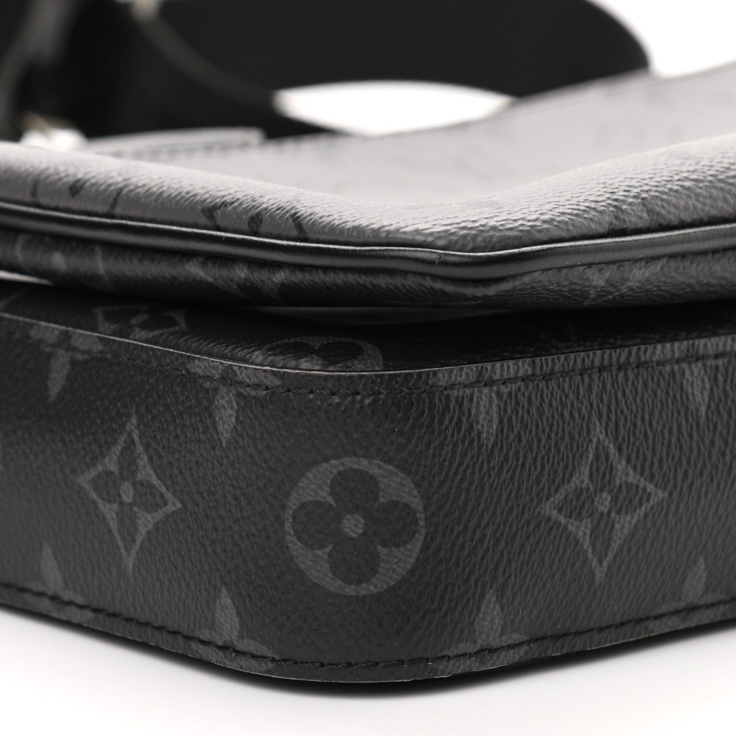 Louis Vuitton Reverse Monogram Eclipse Trio Messenger 11 of 13