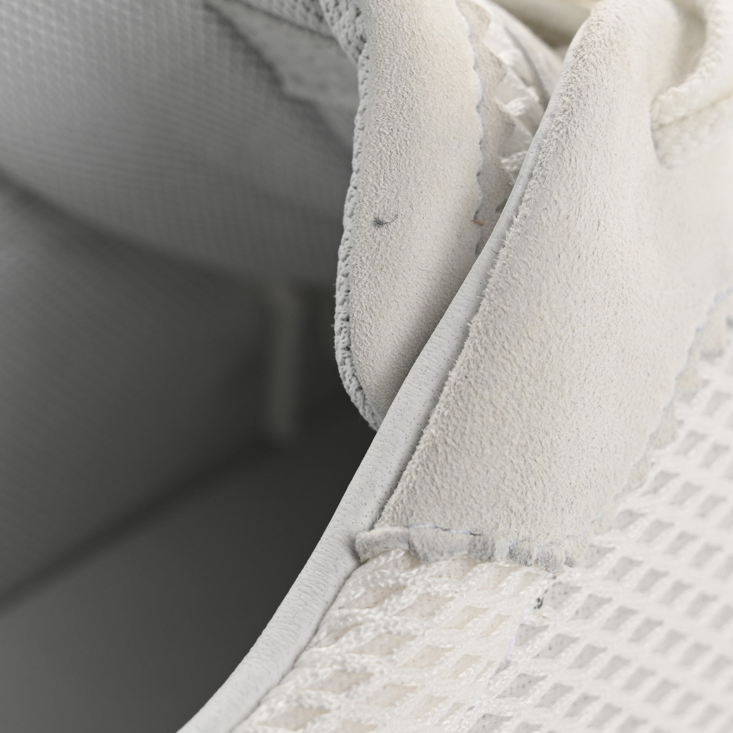 Air Mesh Suede Goatskin Bouncing Sneakers 39 White Black