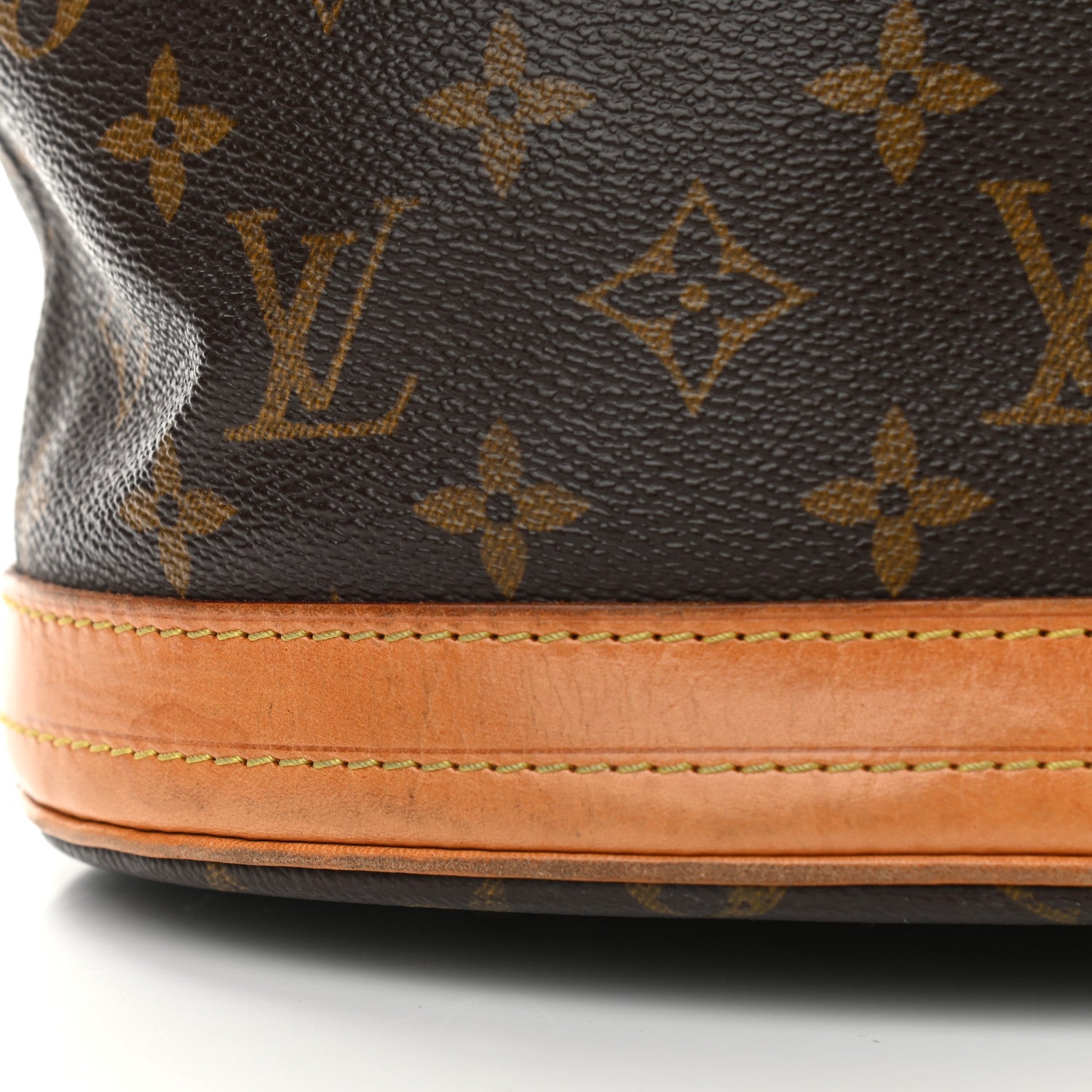 Louis Vuitton Monogram Petit Bucket 23 14 of 17