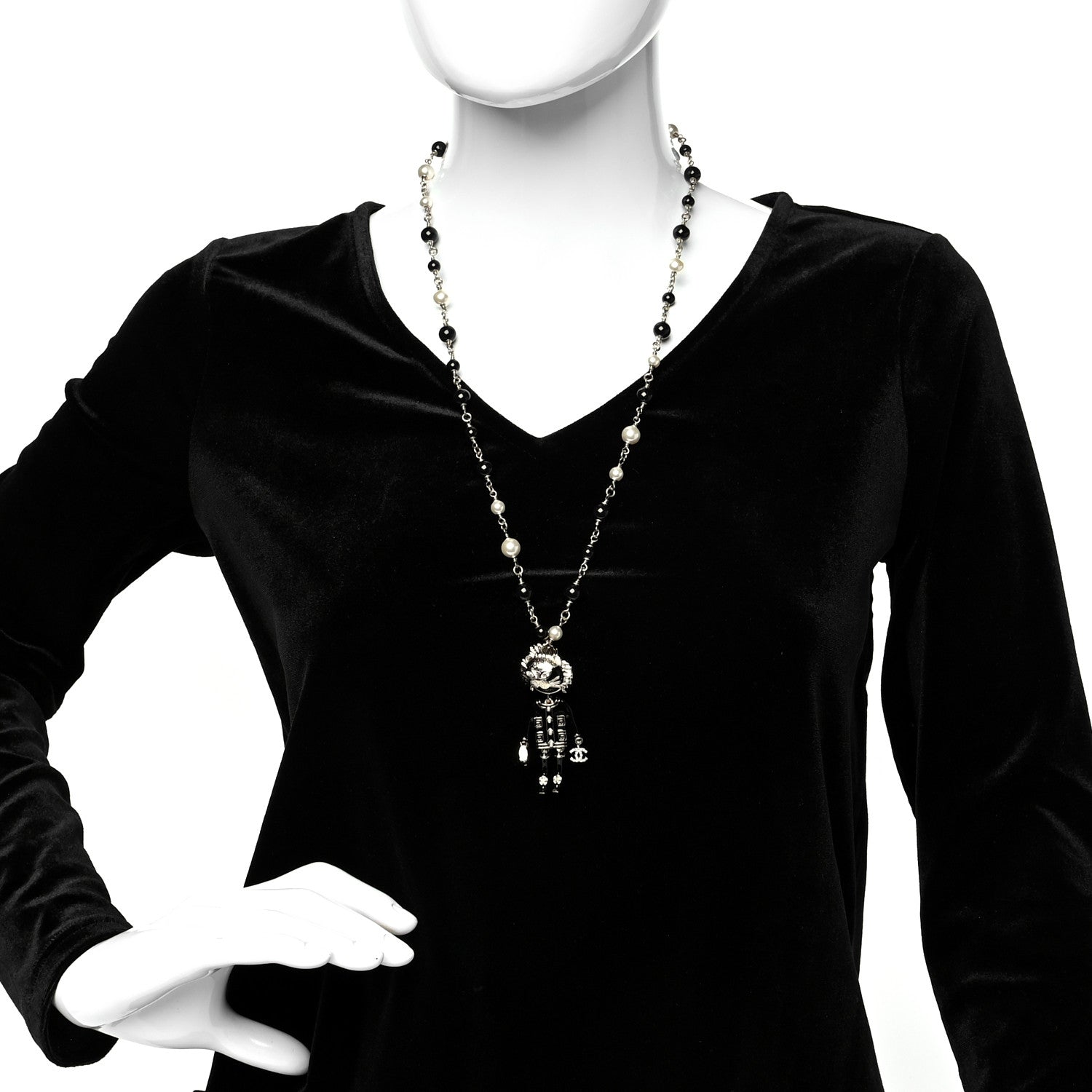 Chanel Gripoix Poured Glass Crystal Bead Pearl CC Lion Pendant Necklace Black Gold 2 of 5