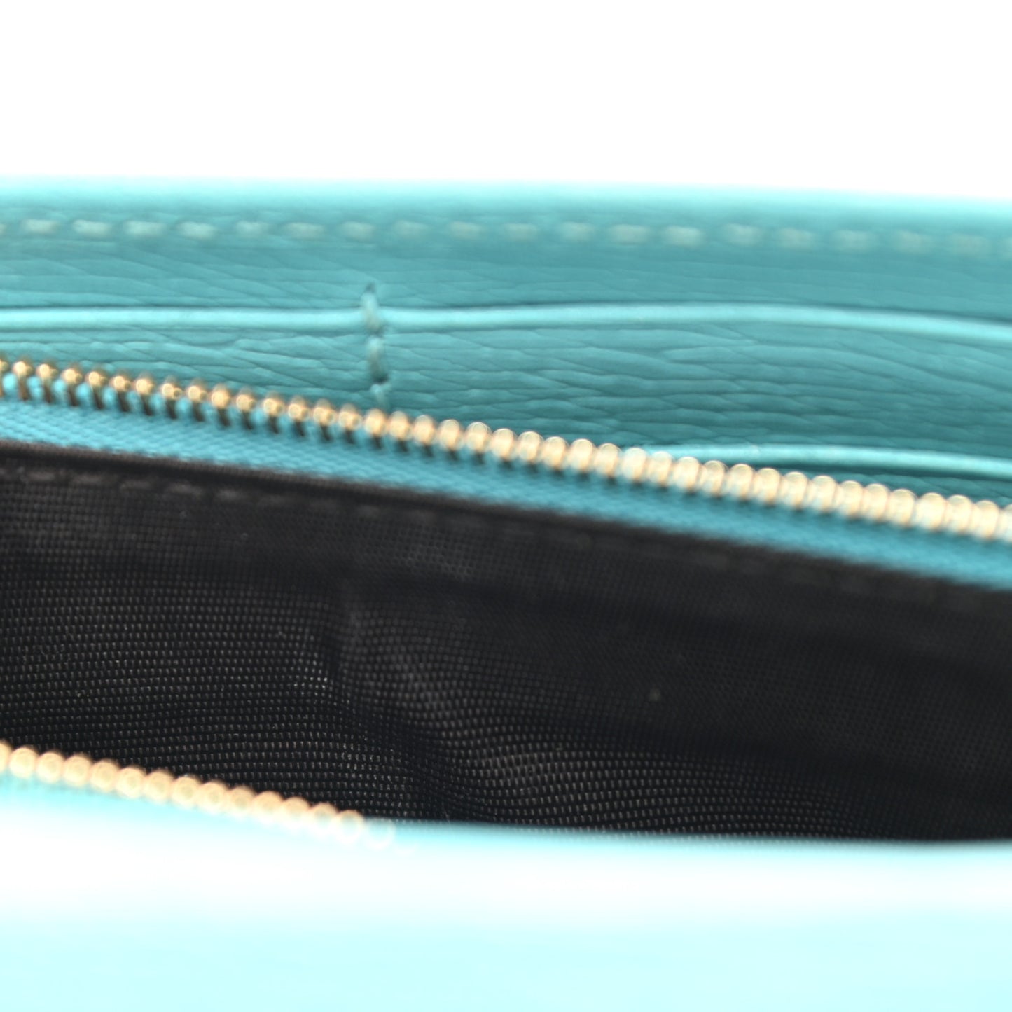 Shangai Calfskin Medium Betty Chain Wallet Fresia Blue