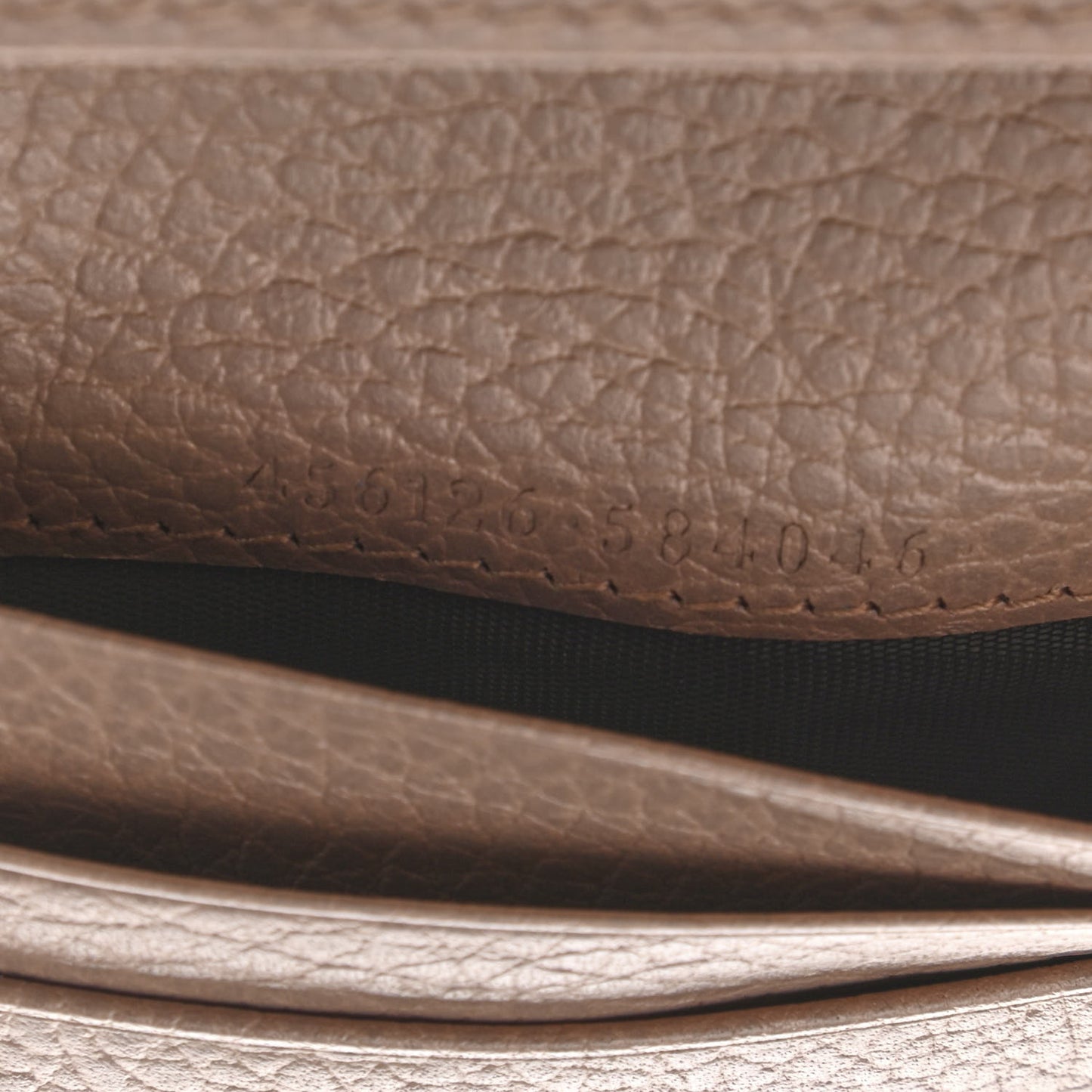 Pebbled Calfskin GG Marmont Card Case Porcelain Rose