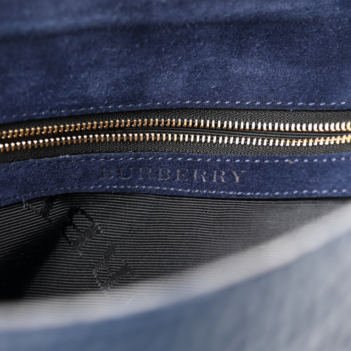 Signature Grain Medium Mildenhall Crossbody Bag Blue Carbon