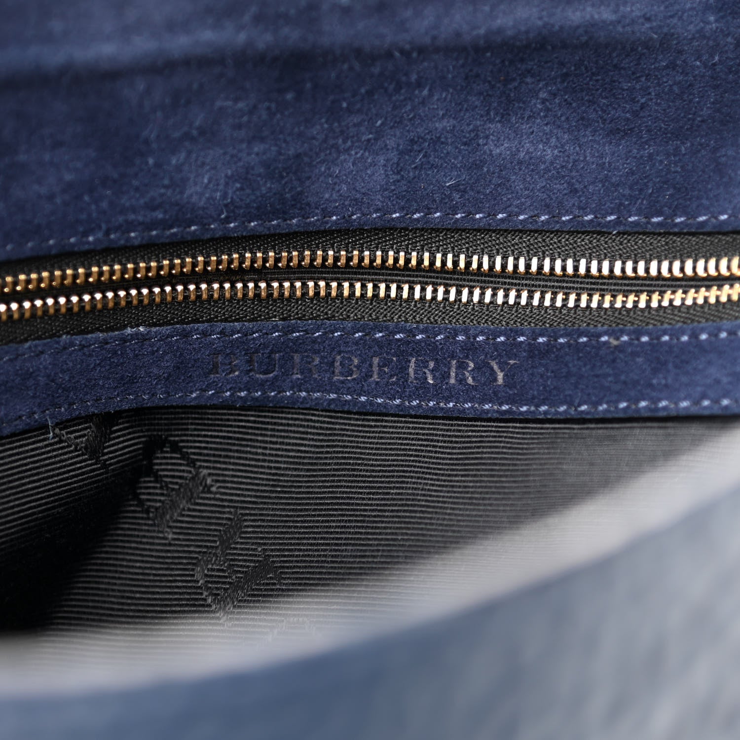Burberry Signature Grain Medium Mildenhall Crossbody Bag Blue Carbon 6 of 16