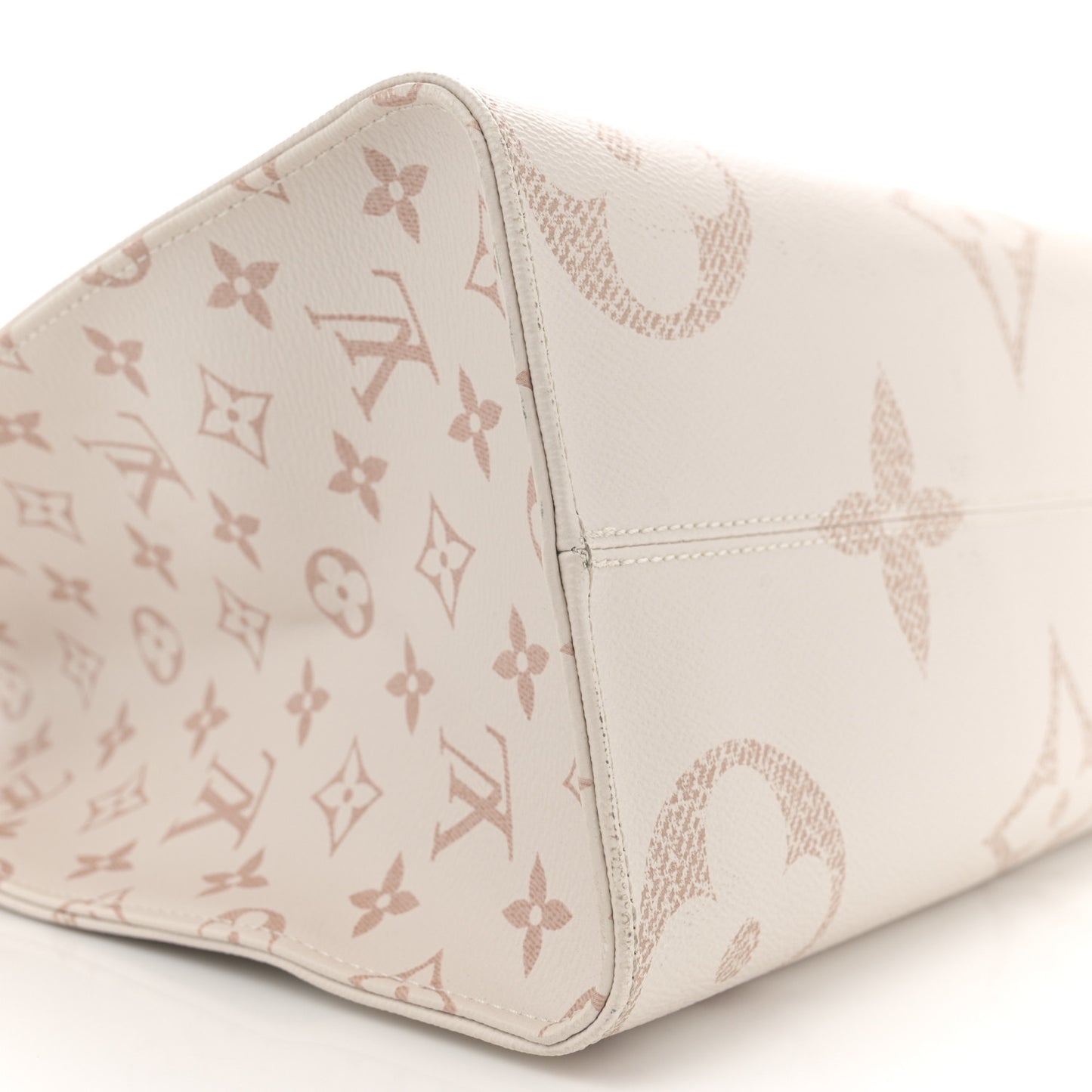 Monogram Dune Giant Onthego MM