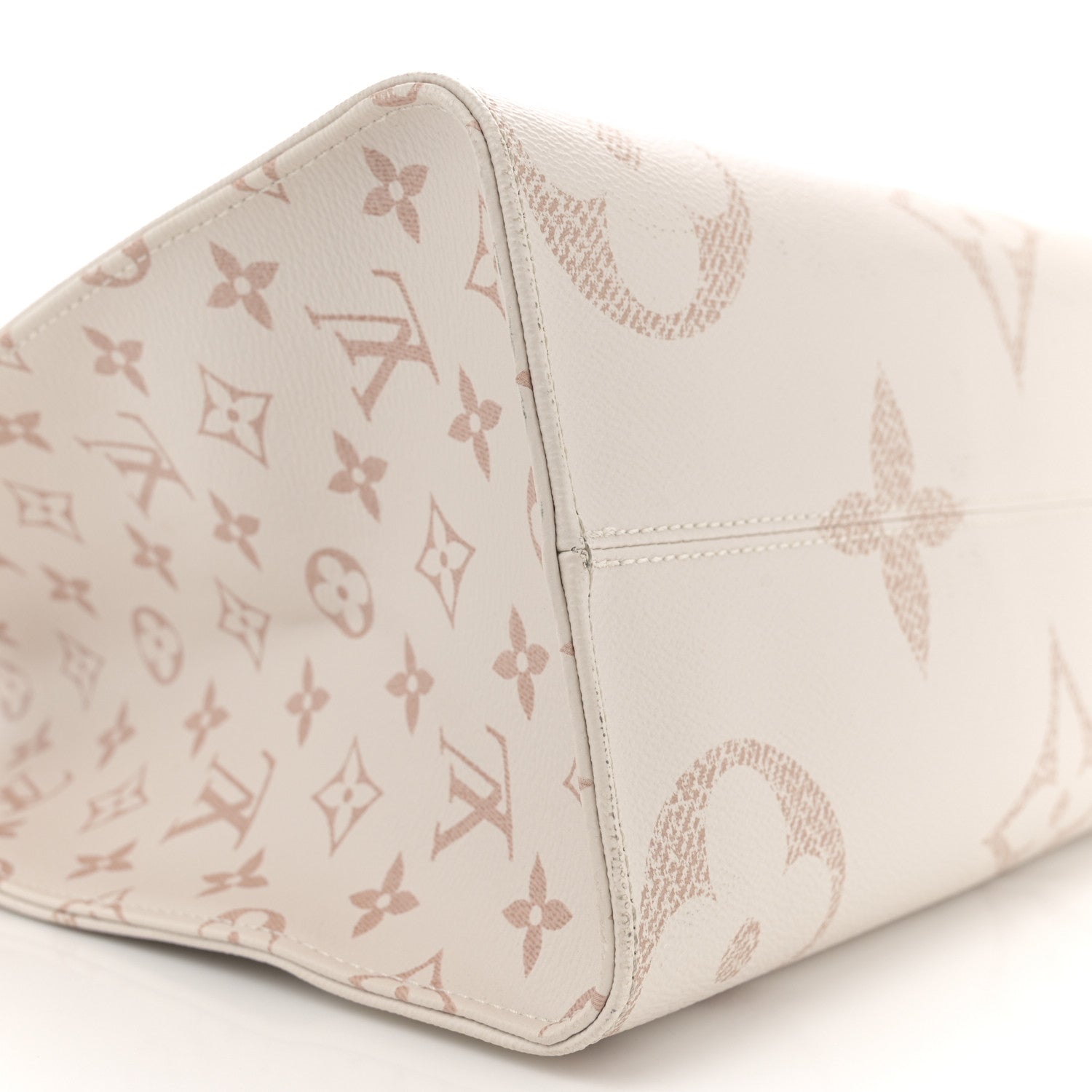 Louis Vuitton Monogram Dune Giant Onthego MM 8 of 10