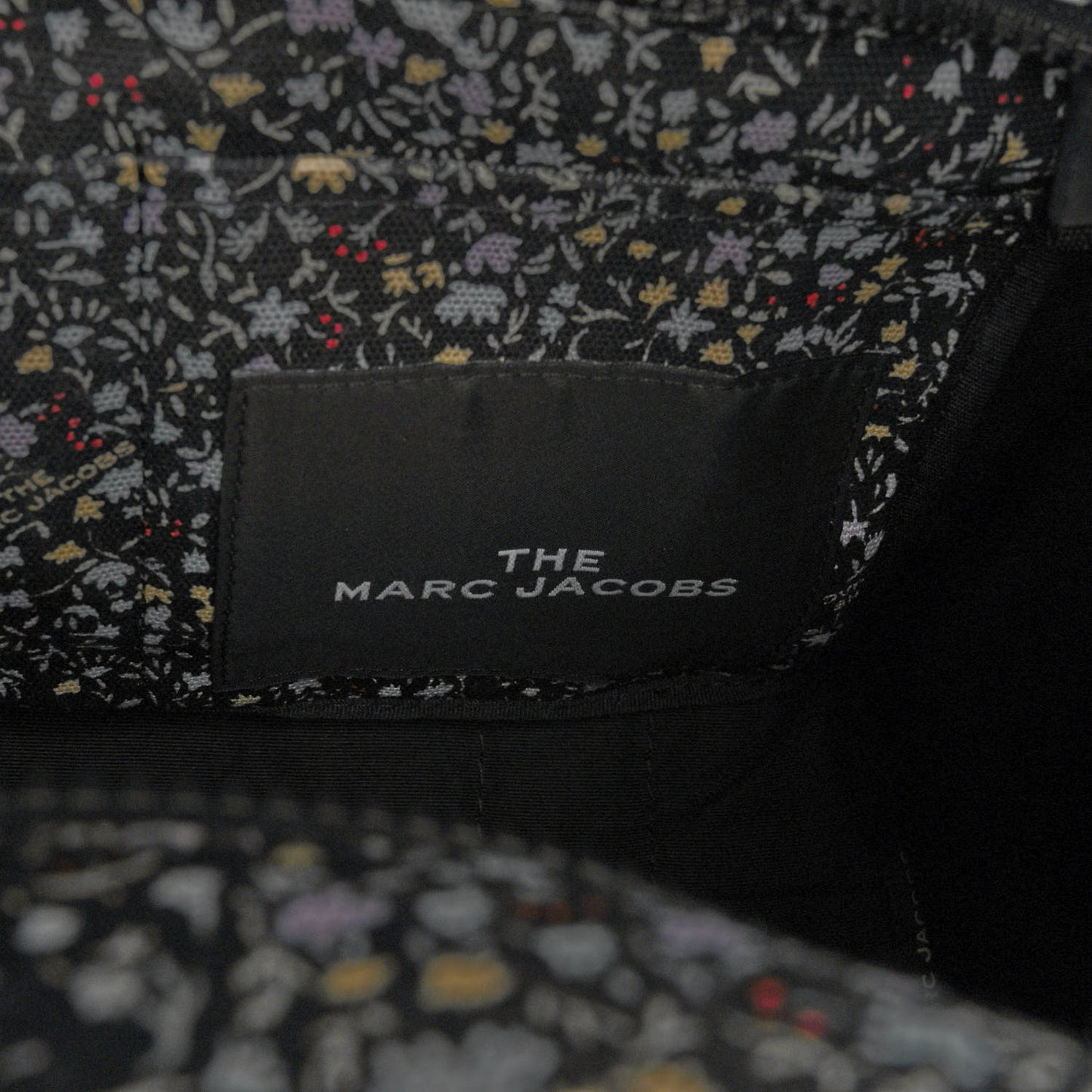 Cotton Canvas Floral Print Medium The Traveler Tote Bag Black