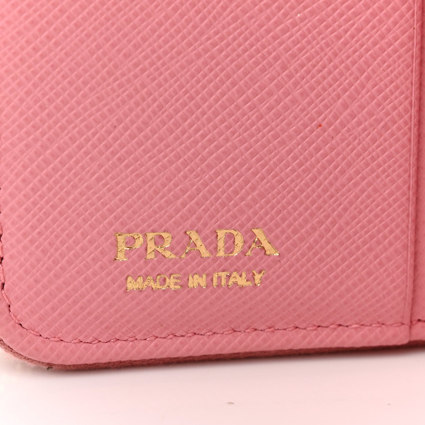 Saffiano Triangle Compact Zip Around Walle Petalo