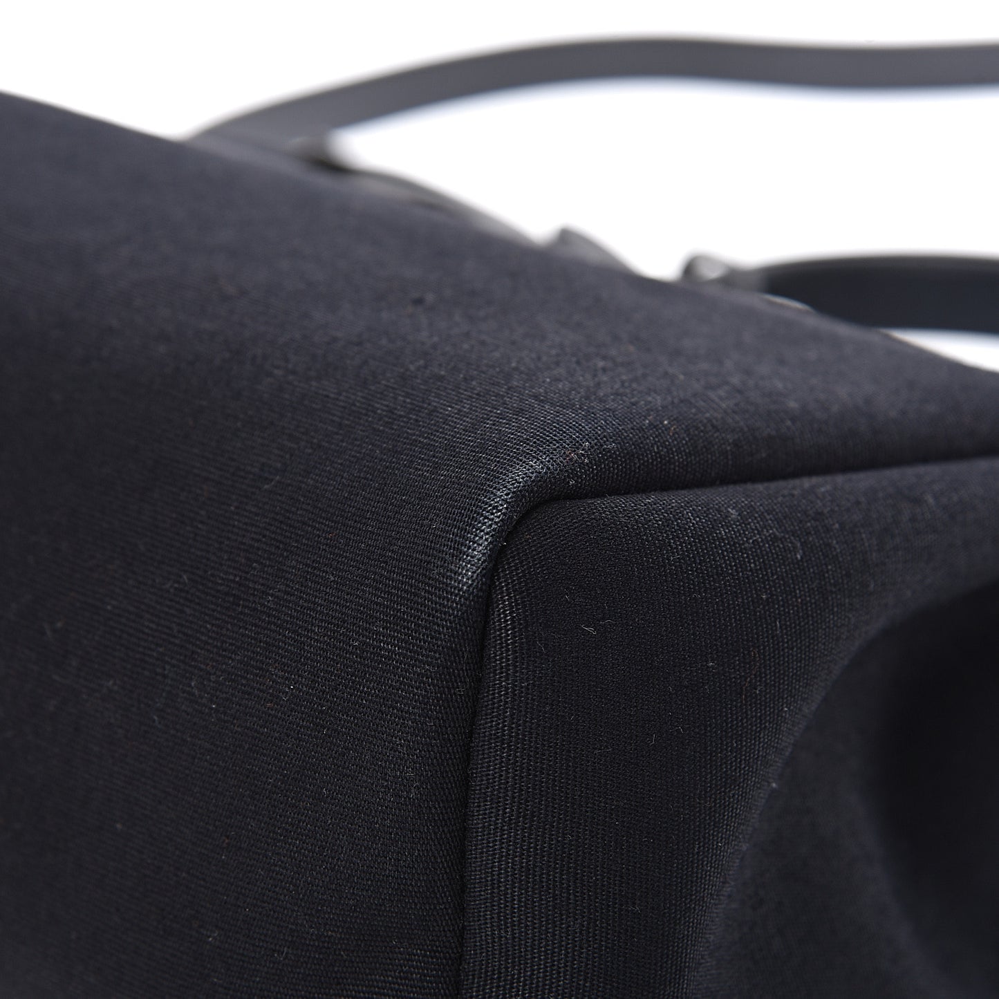Toile Vache Calfskin Herbag 30 PM Black Natural