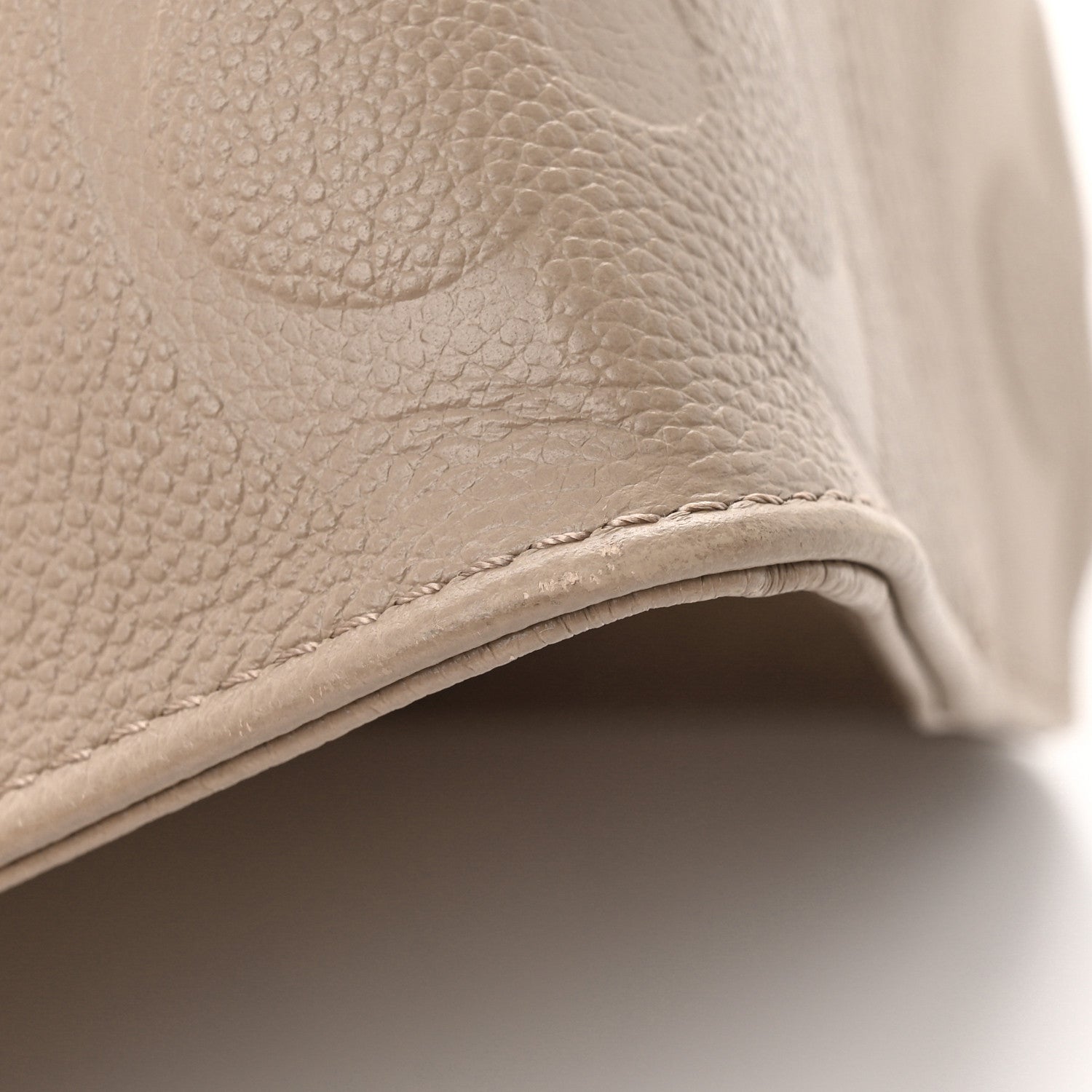 Louis Vuitton Empreinte Monogram Giant Onthego MM Tourterelle 11 of 12