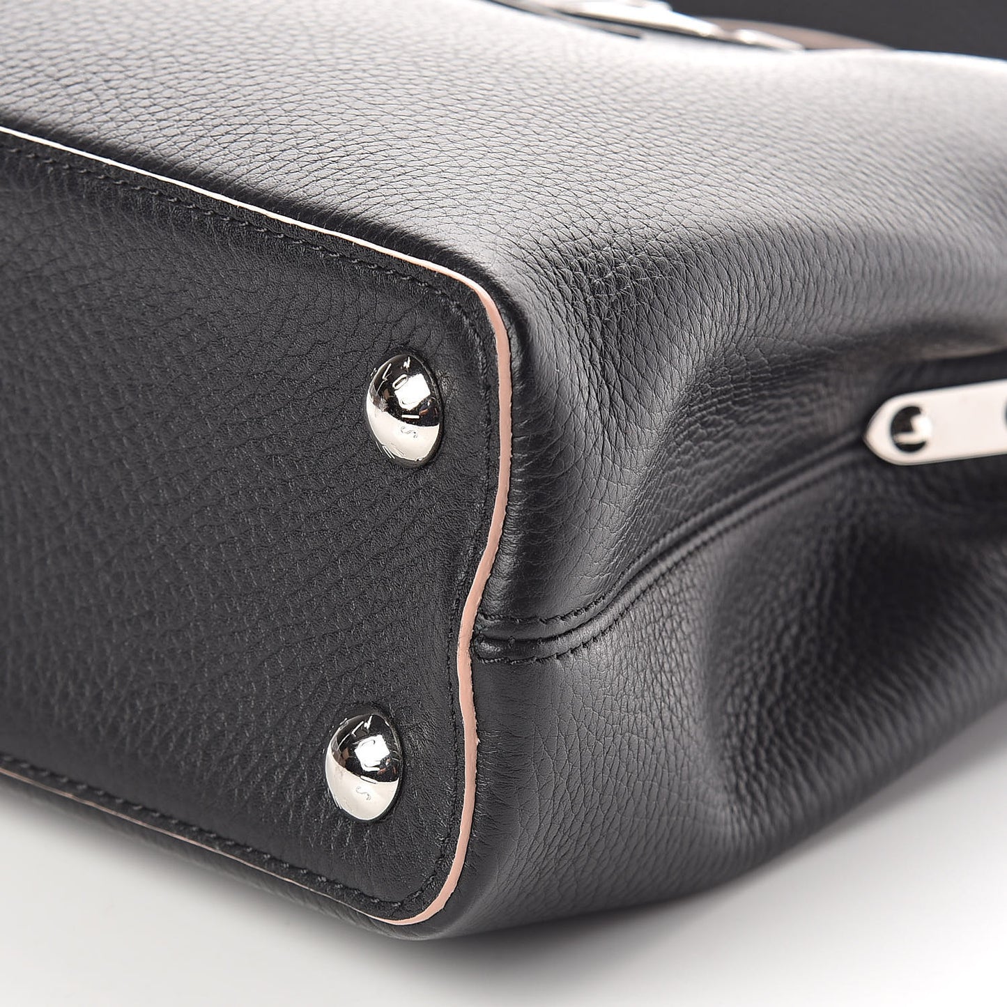 Taurillon Capucines BB Black Petale