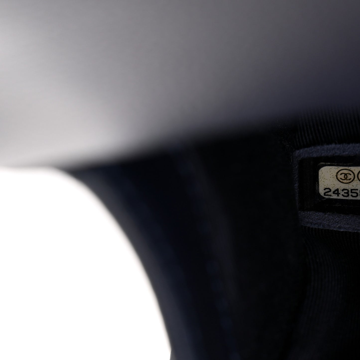 Caviar Quilted Medium Boy Flap Navy