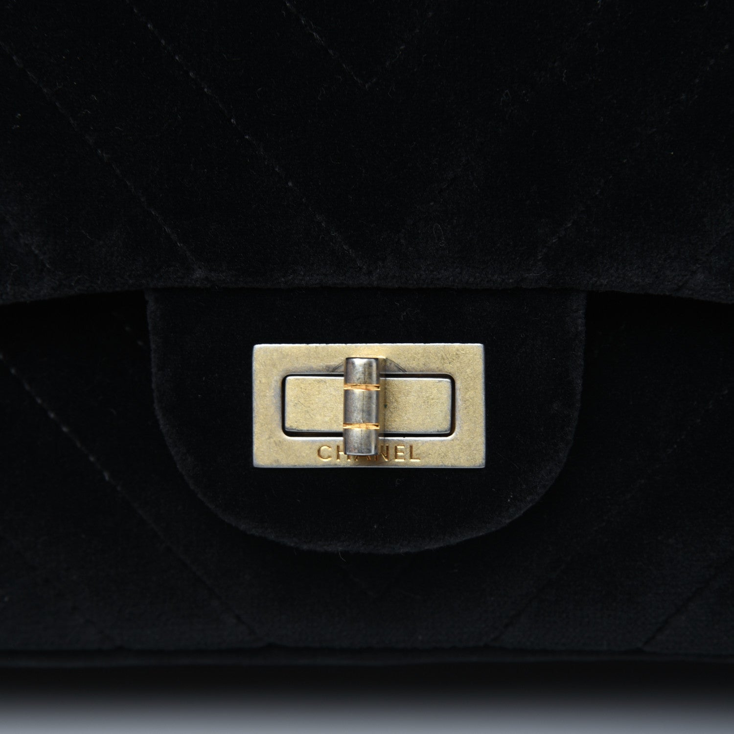 Chanel Velvet Chevron Quilted 2.55 Reissue 225 Flap Black 14 of 17