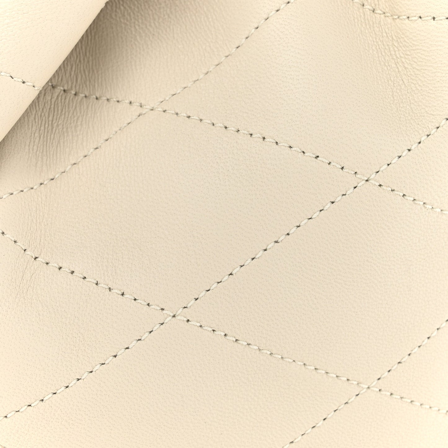 Lambskin Quilted Le Maillon Bucket Bag Crema Soft