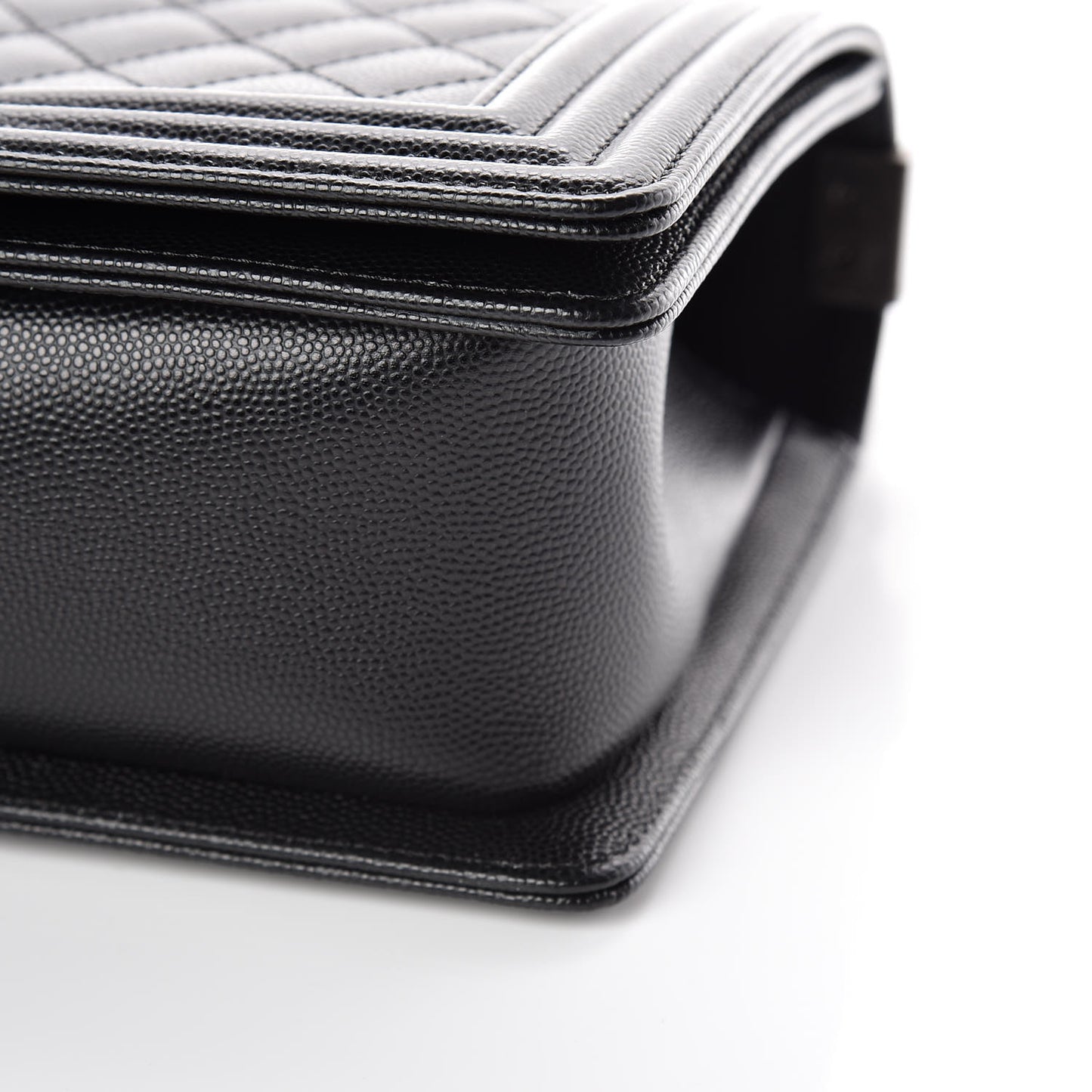 Caviar Quilted Medium Boy Flap Black