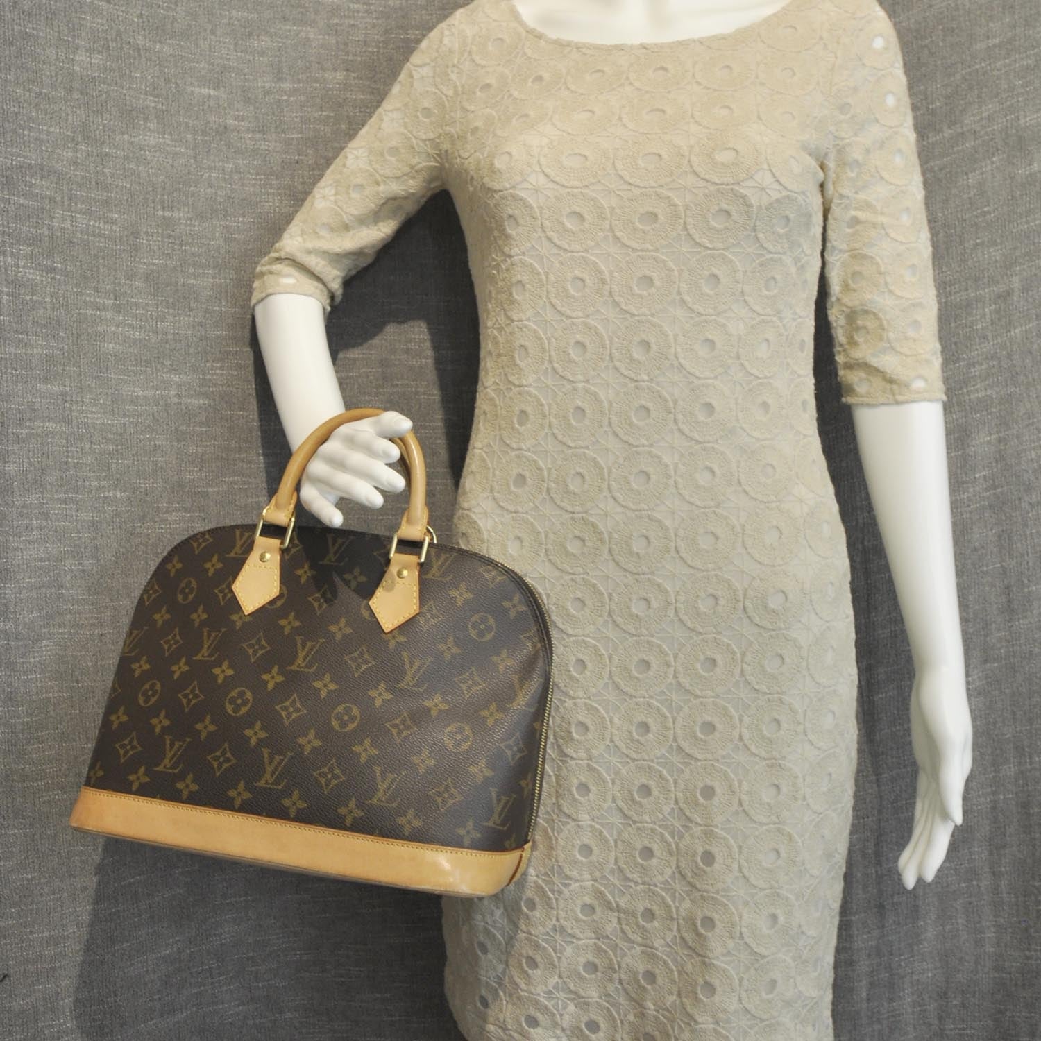 Louis Vuitton Monogram Alma 2 of 8