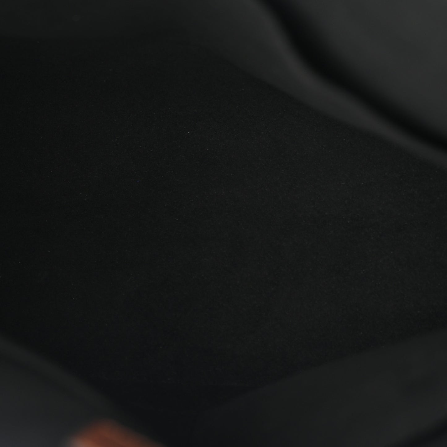 Monogram V Tote MM Black