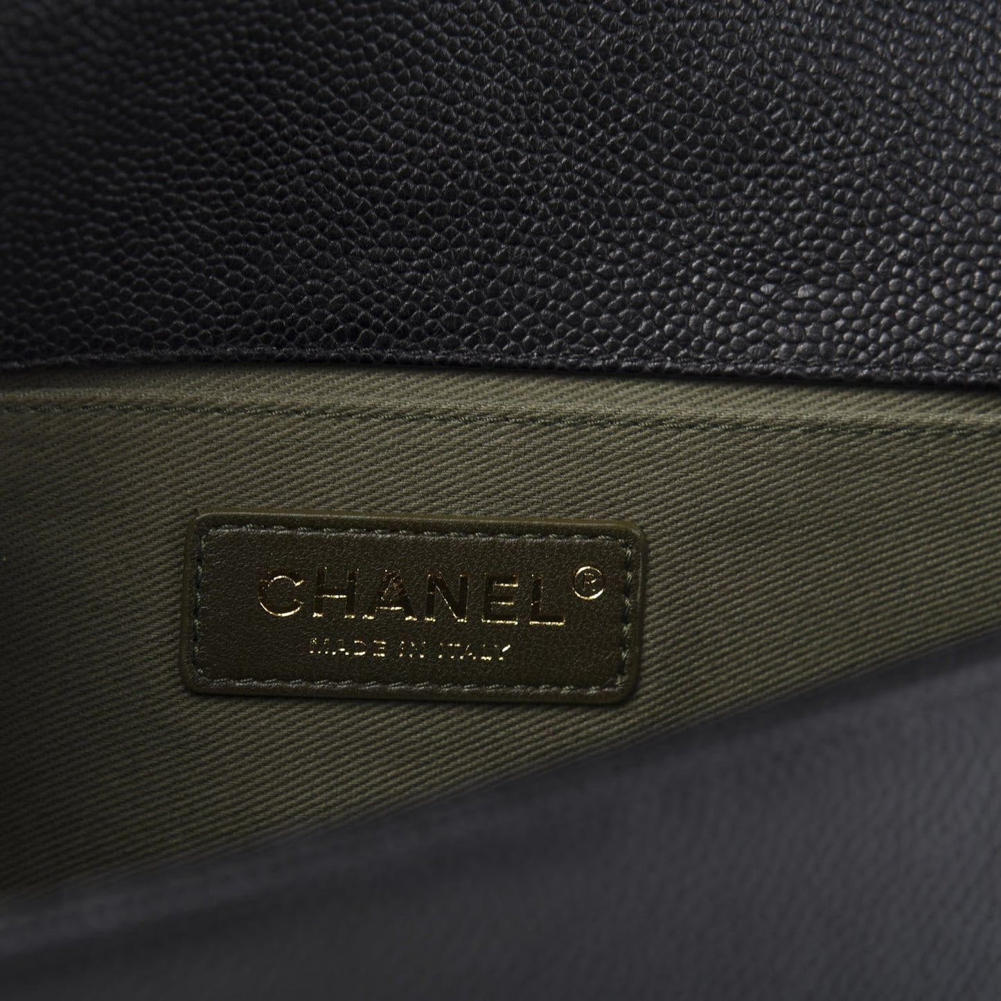 Caviar Quilted Medium Boy Flap Black