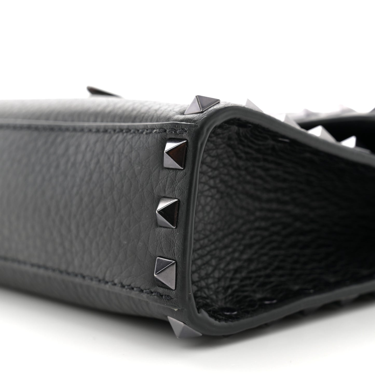 Pebbled Calfskin Monochrome Medium Rockstud Flip Lock Crossbody Bag Black