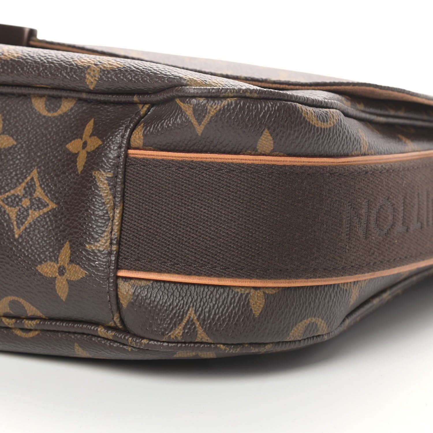 Louis Vuitton Monogram Beaubourg MM Messenger Bag 6 of 10