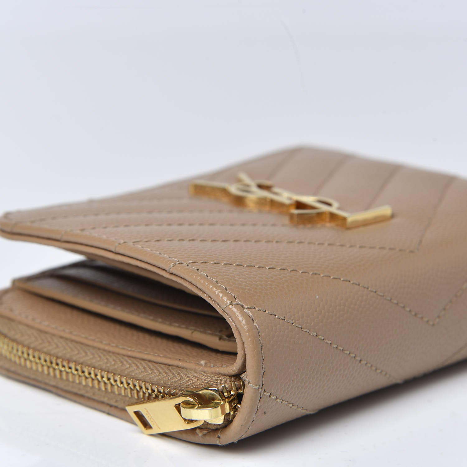 Saint Laurent Grain De Poudre Matelasse Chevron Monogram Compact Zip Around Wallet Cork 5 of 9