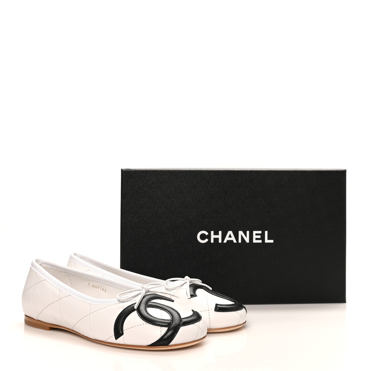 Chanel Lambskin Quilted CC Cambon Ballet Flats 37 White Black 10 of 10