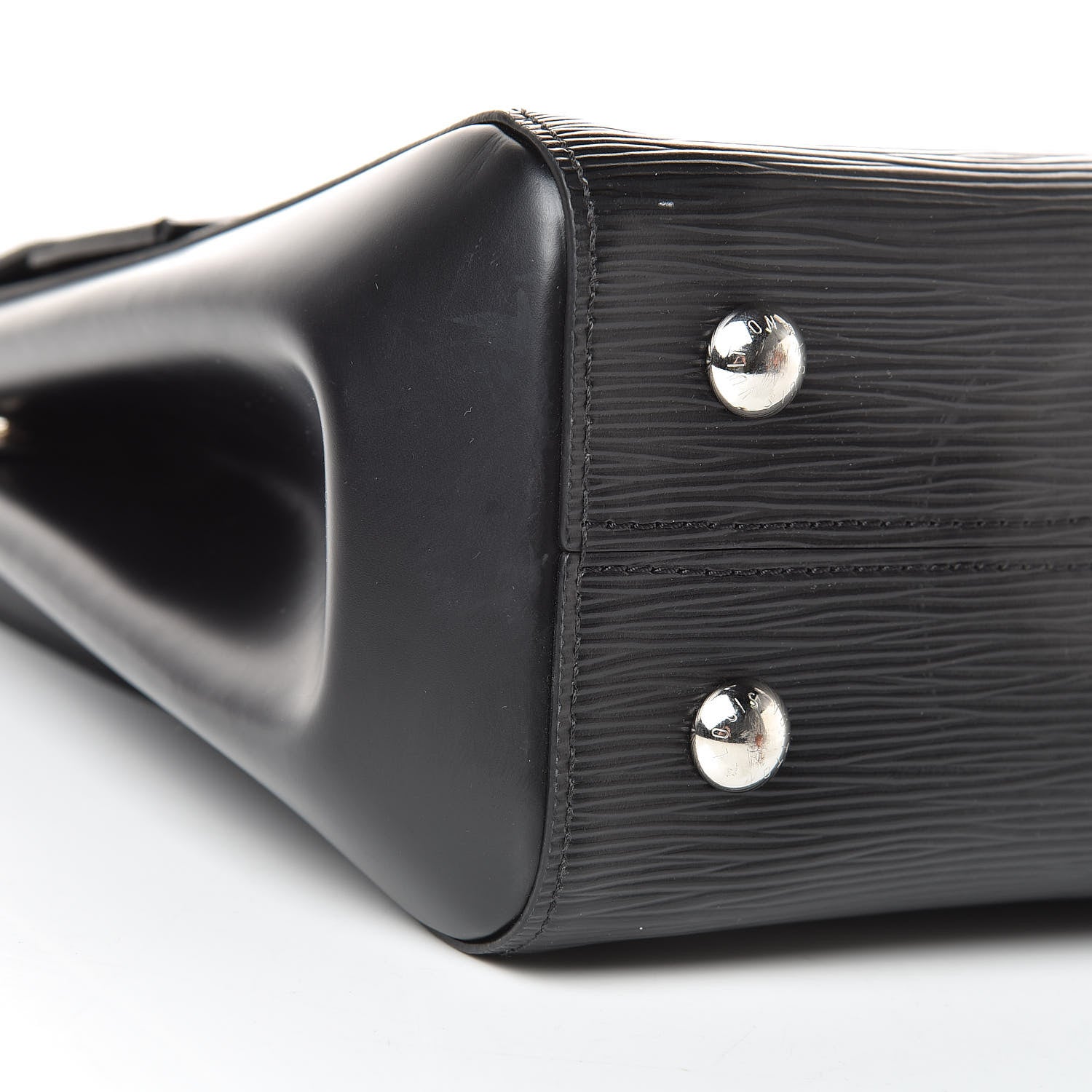Louis Vuitton Epi Cluny MM Black 8 of 9