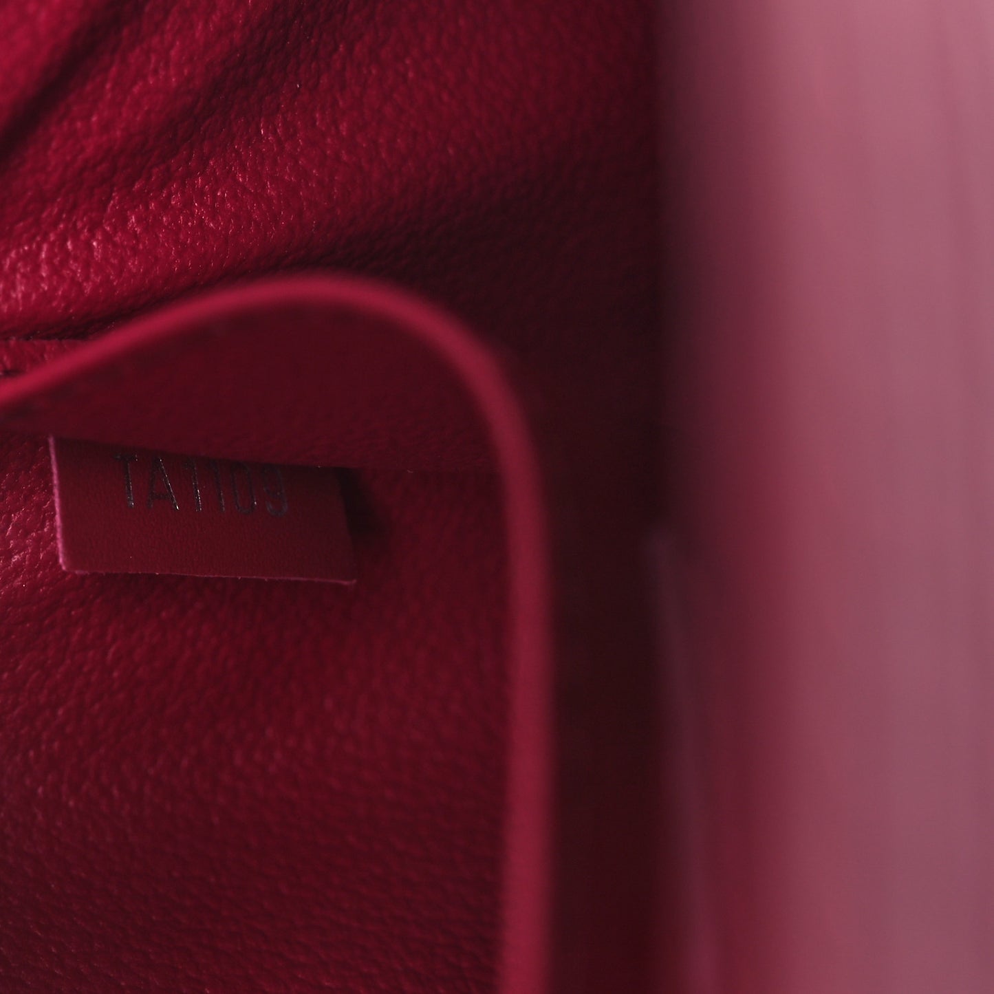 Epi Toiletry Pouch 26 Fuchsia
