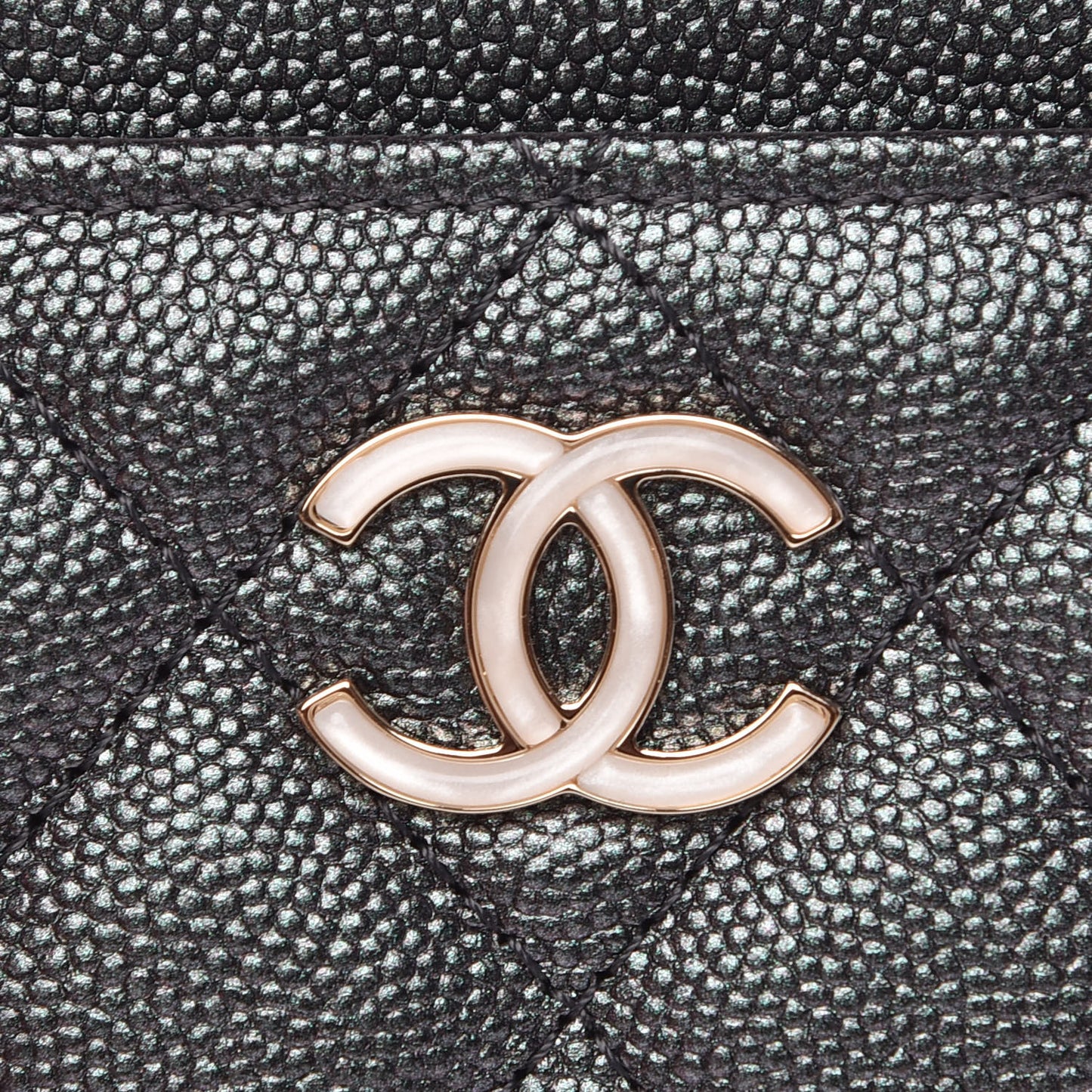 Iridescent Caviar Quilted Card Holder Black