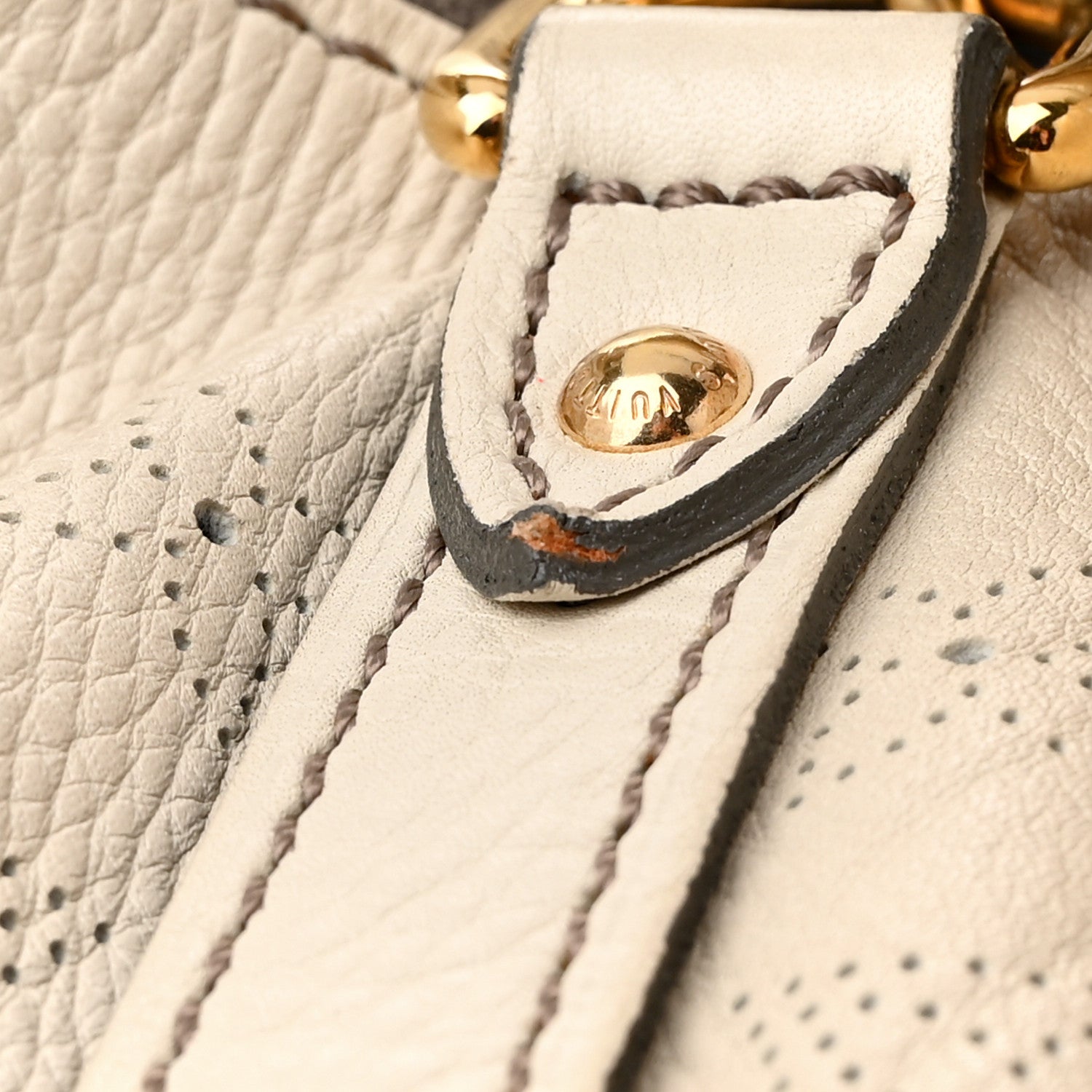 Louis Vuitton Mahina XL Gris 13 of 20