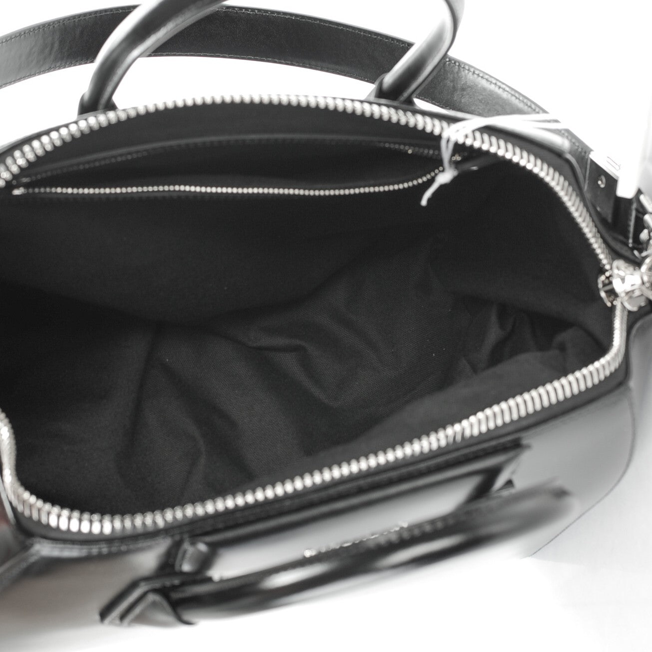 Shiny Lord Calfskin Medium Antigona Black