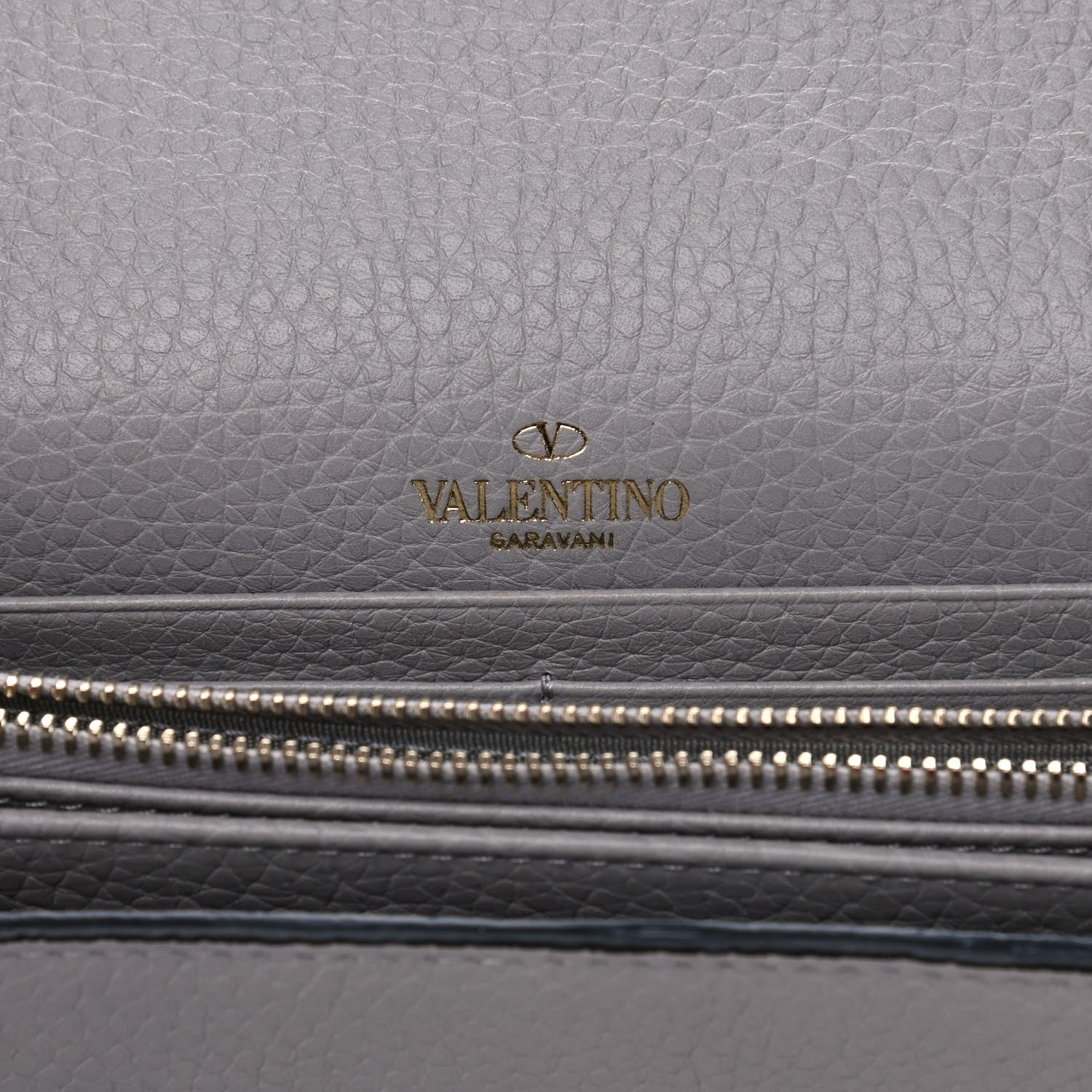 Valentino Garavani Pebbled Calfskin Rockstud Envelope Wallet on Chain Grey 6 of 8