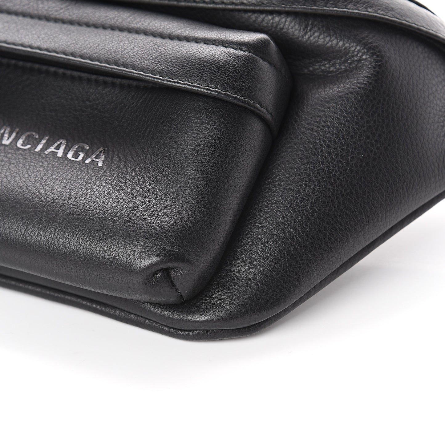 Smooth Calfskin Logo Large Everyday Beltpack Black