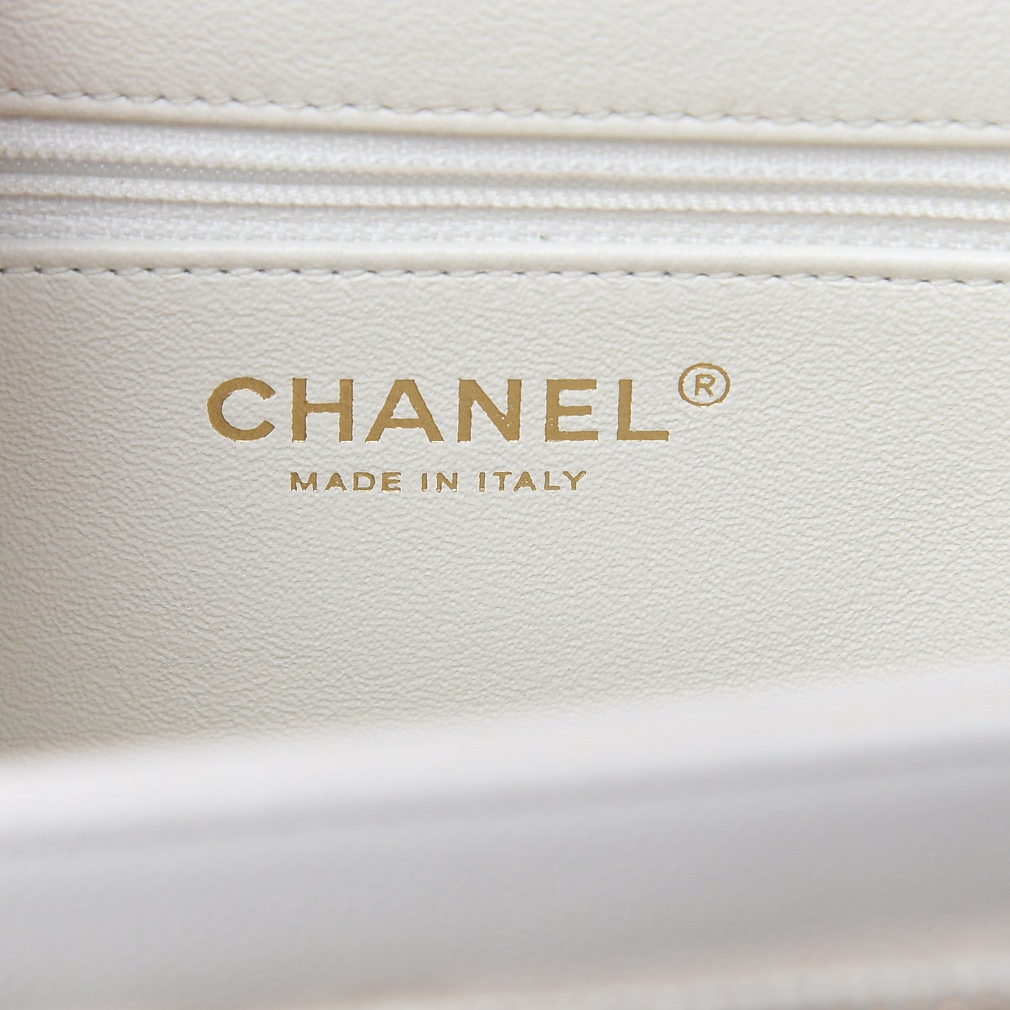 Caviar Quilted Medium Business Affinity Flap White