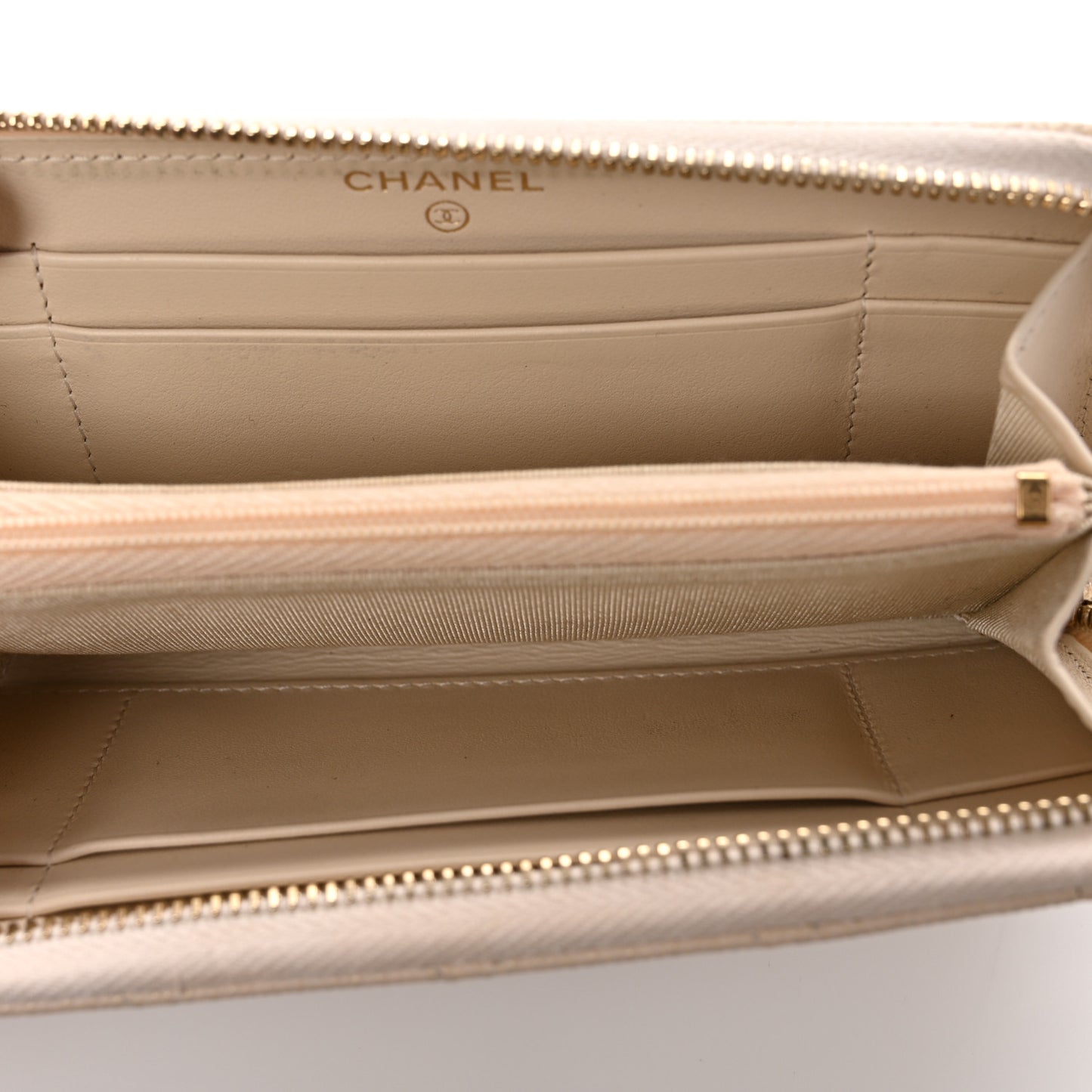 Caviar Quilted Medium Zip Around Wallet White
