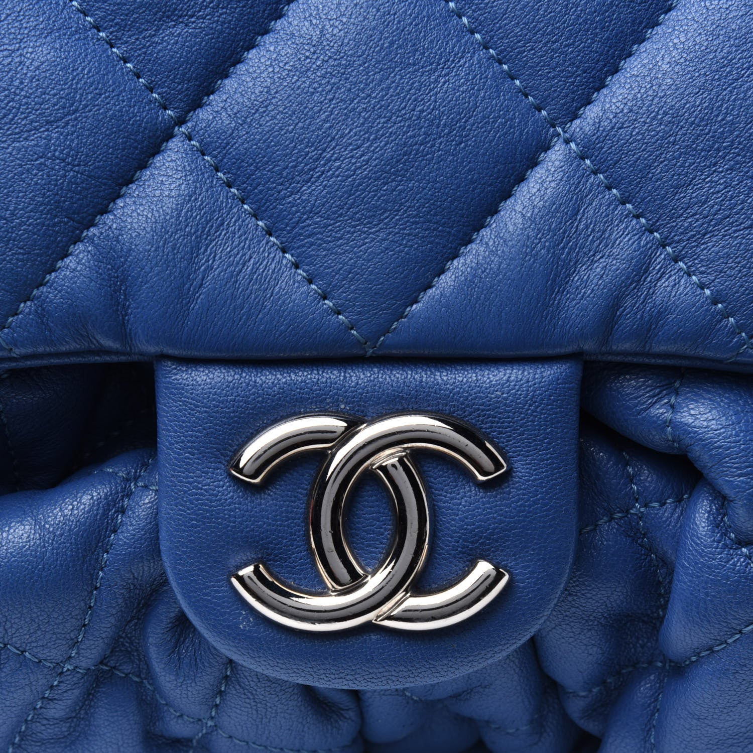 Chanel Washed Lambskin Quilted Medium Chain Around Messenger Blue 28 of 33