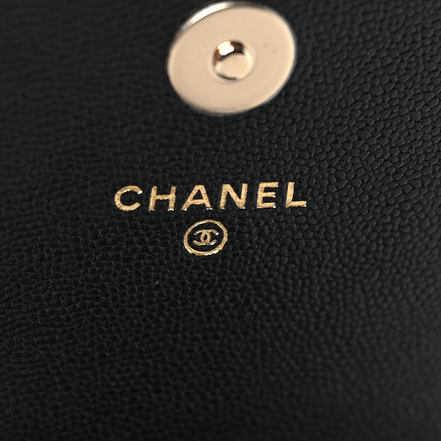 Caviar Quilted CC Airpods Pro and Phone Case With Chain Black