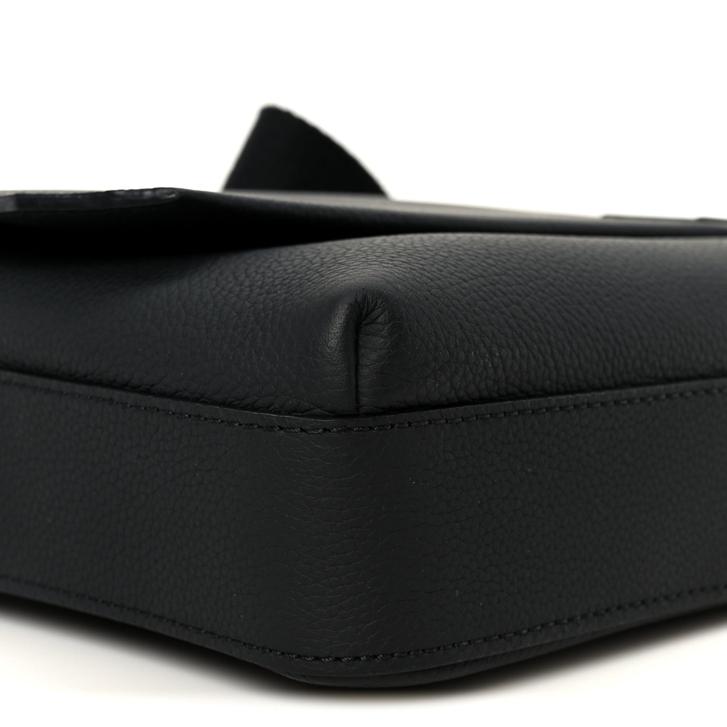 Calfskin Aerogram Fastline Messenger Black