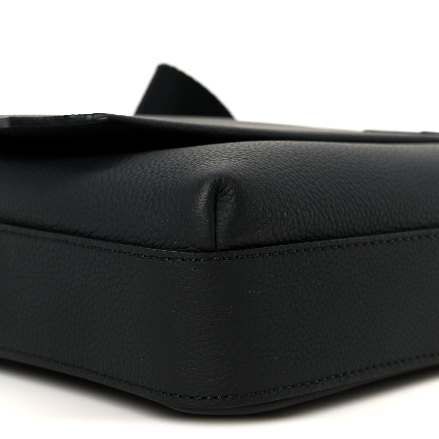 Louis Vuitton Calfskin Aerogram Fastline Messenger Black 9 of 10