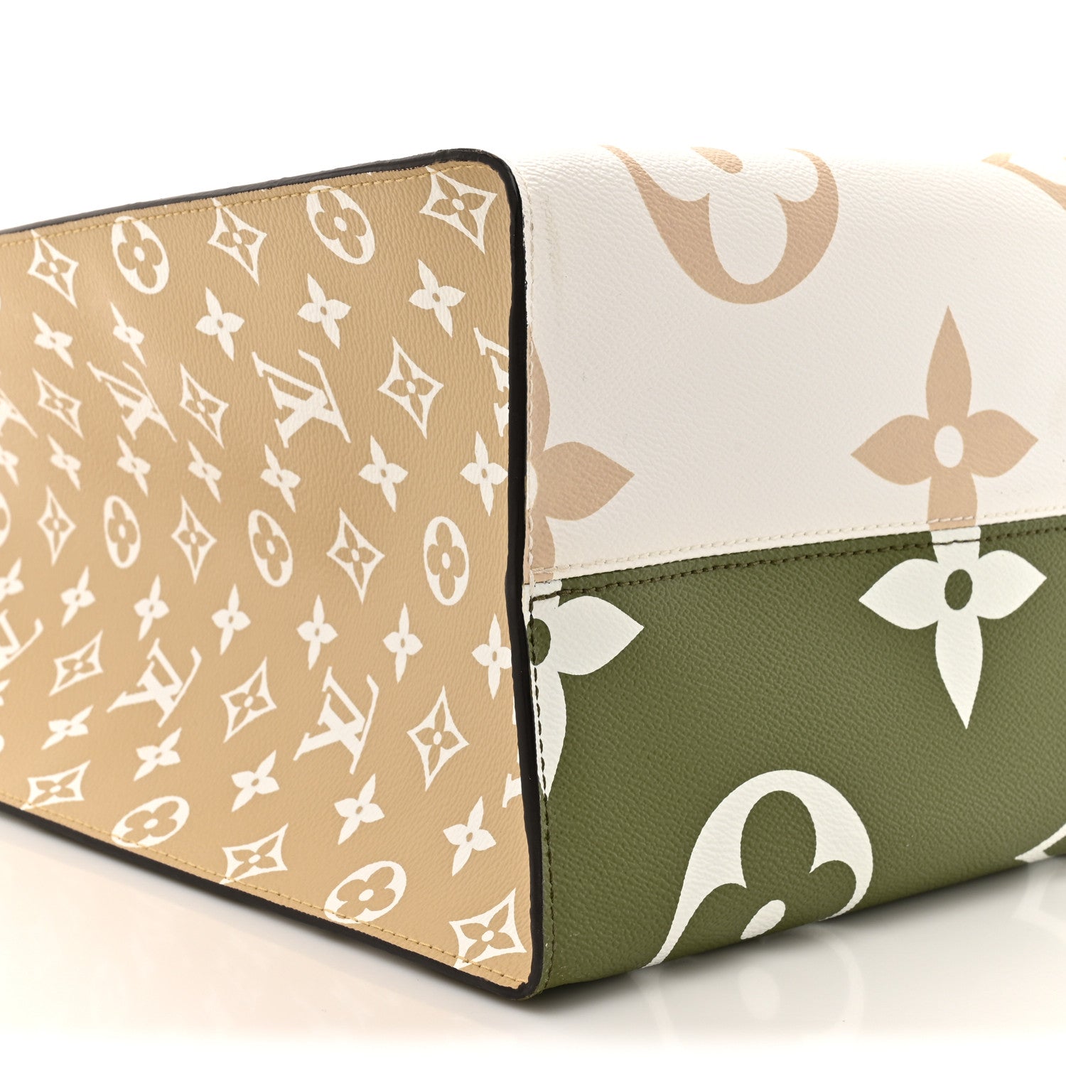 Louis Vuitton Monogram Giant Onthego GM Kaki Beige 9 of 13