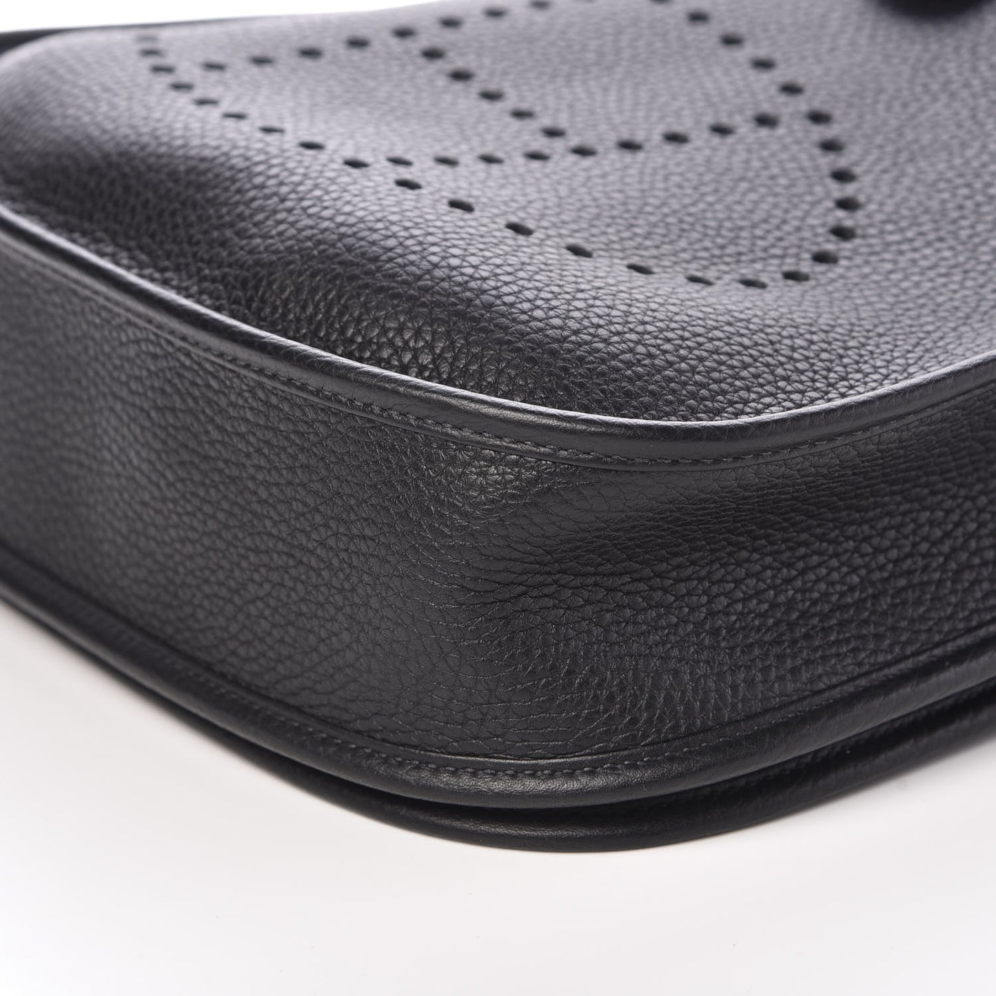 Taurillon Clemence Evelyne III PM Black