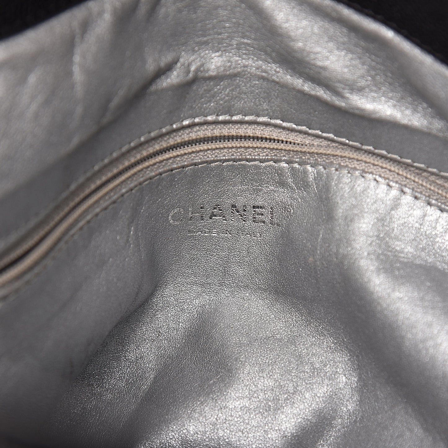 Glazed Caviar Modern Chain Tote Black