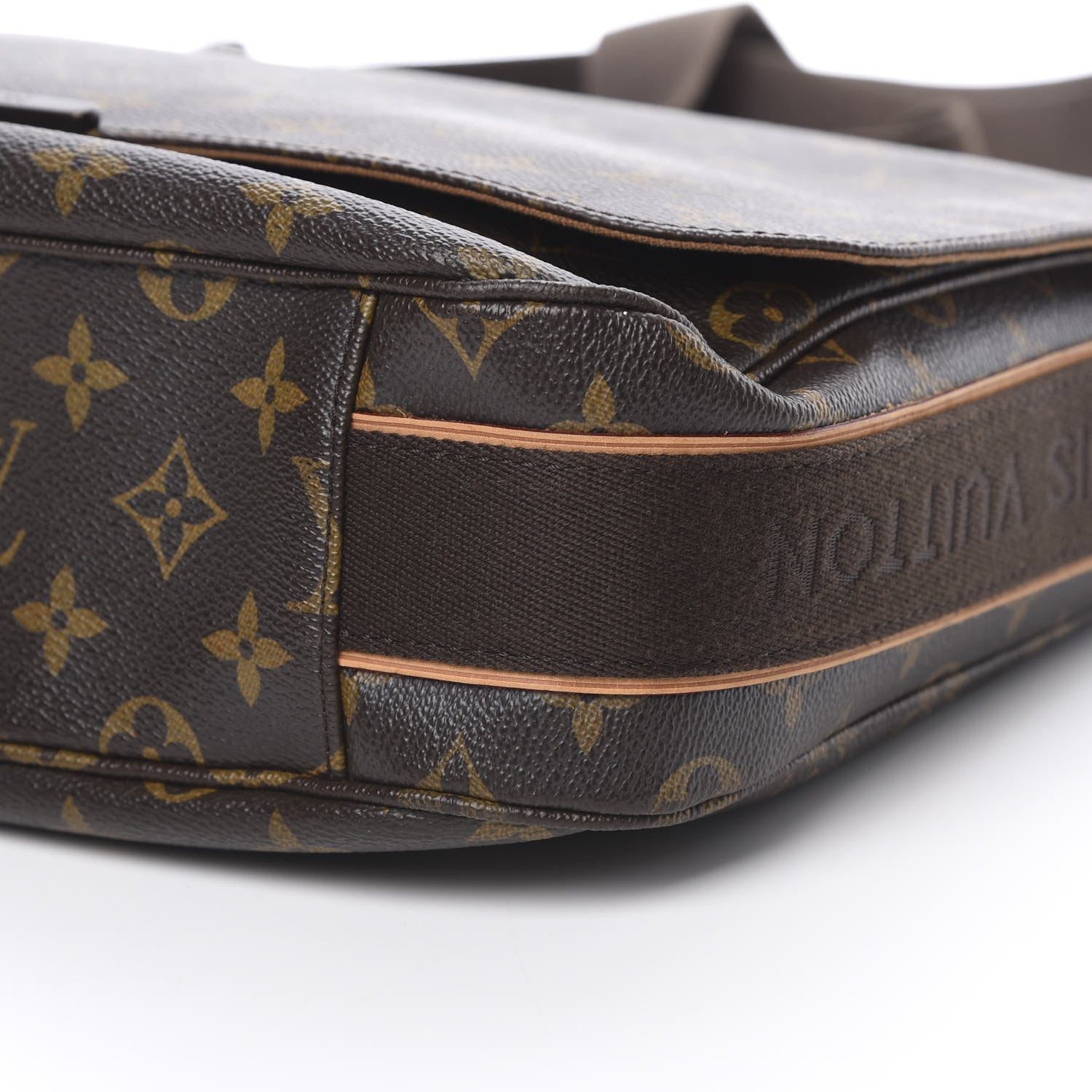 Louis Vuitton Monogram Beaubourg MM Messenger Bag 10 of 10