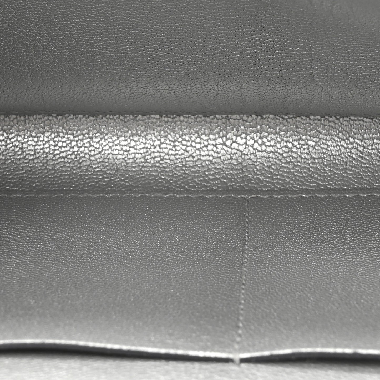 Metallic Chevre Chamkilight Kelly Wallet To Go Argent