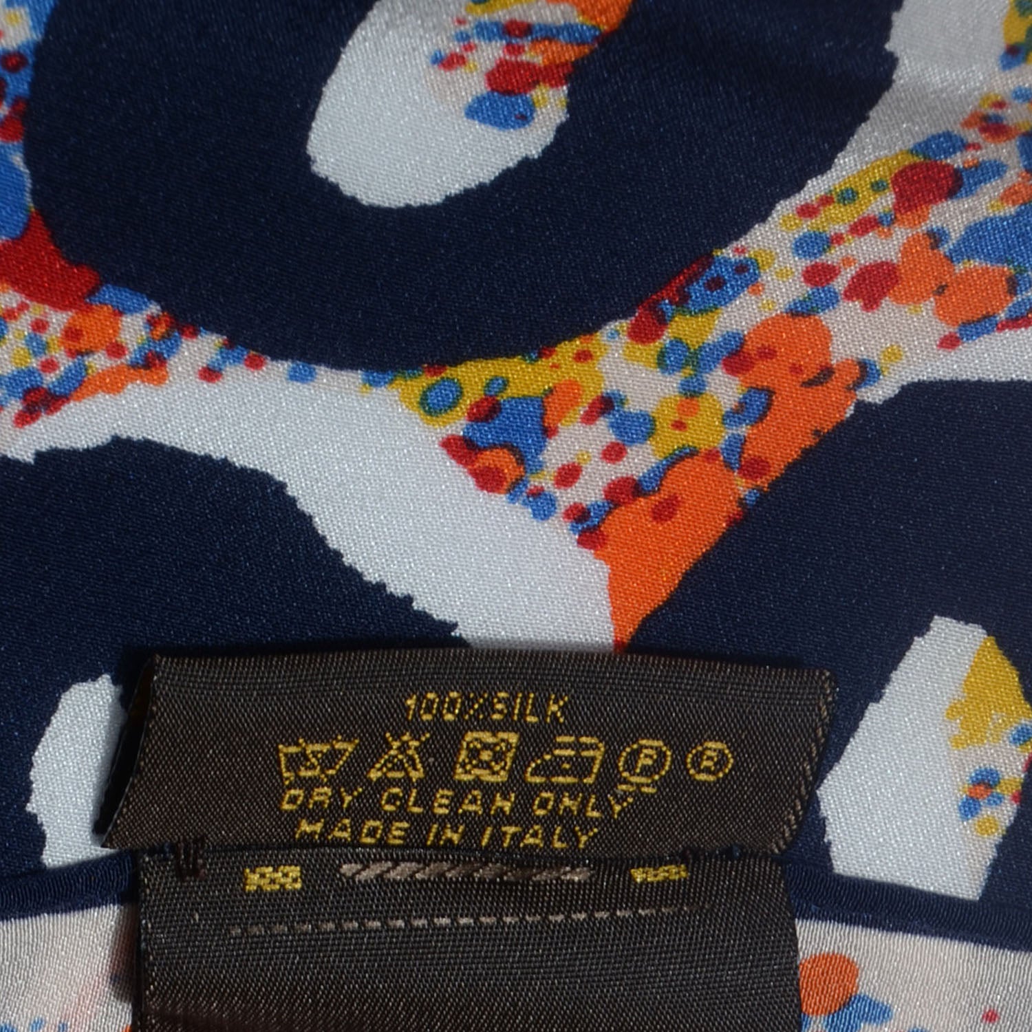 Louis Vuitton Silk Leo Spray Giant Square Piment 6 of 6