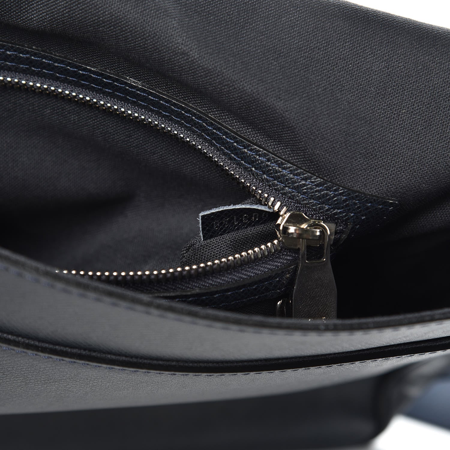 Louis Vuitton Taiga Roman MM Messenger Boreal 7 of 15