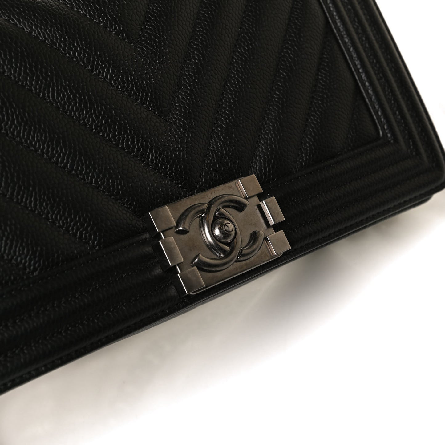 Caviar Chevron Quilted Medium Boy Flap Black