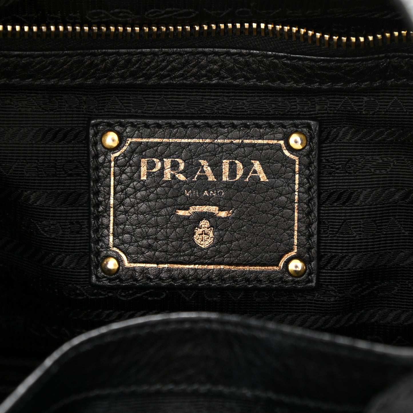 Vitello Daino Pushlock Tote Black