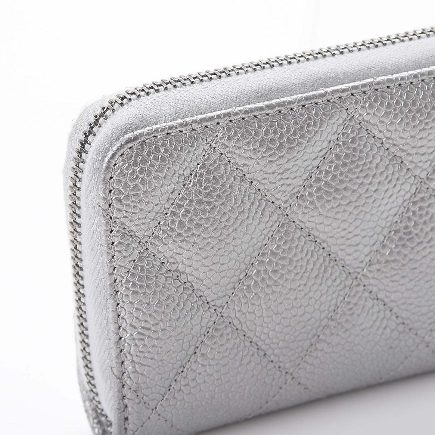Metallic Caviar Quilted Zip Coin Purse Silver